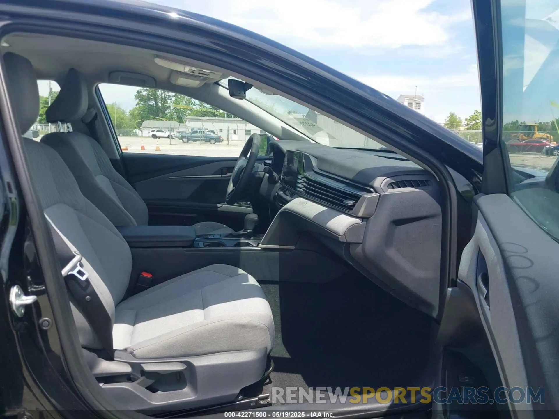 5 fotografías del automóvil dañado 4T1DAACK5SU047551 TOYOTA CAMRY 2025