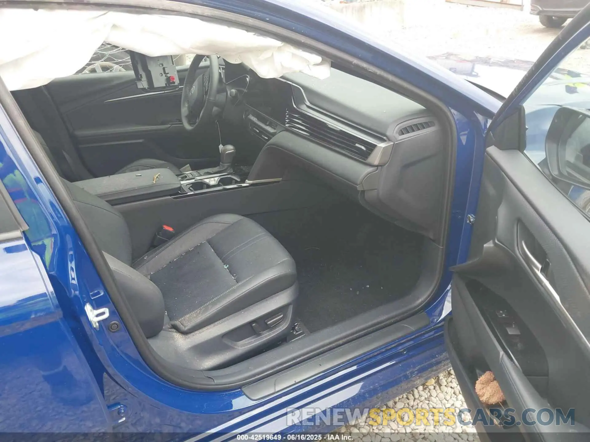 5 fotografías del automóvil dañado 4T1DAACK5SU069811 TOYOTA CAMRY 2025