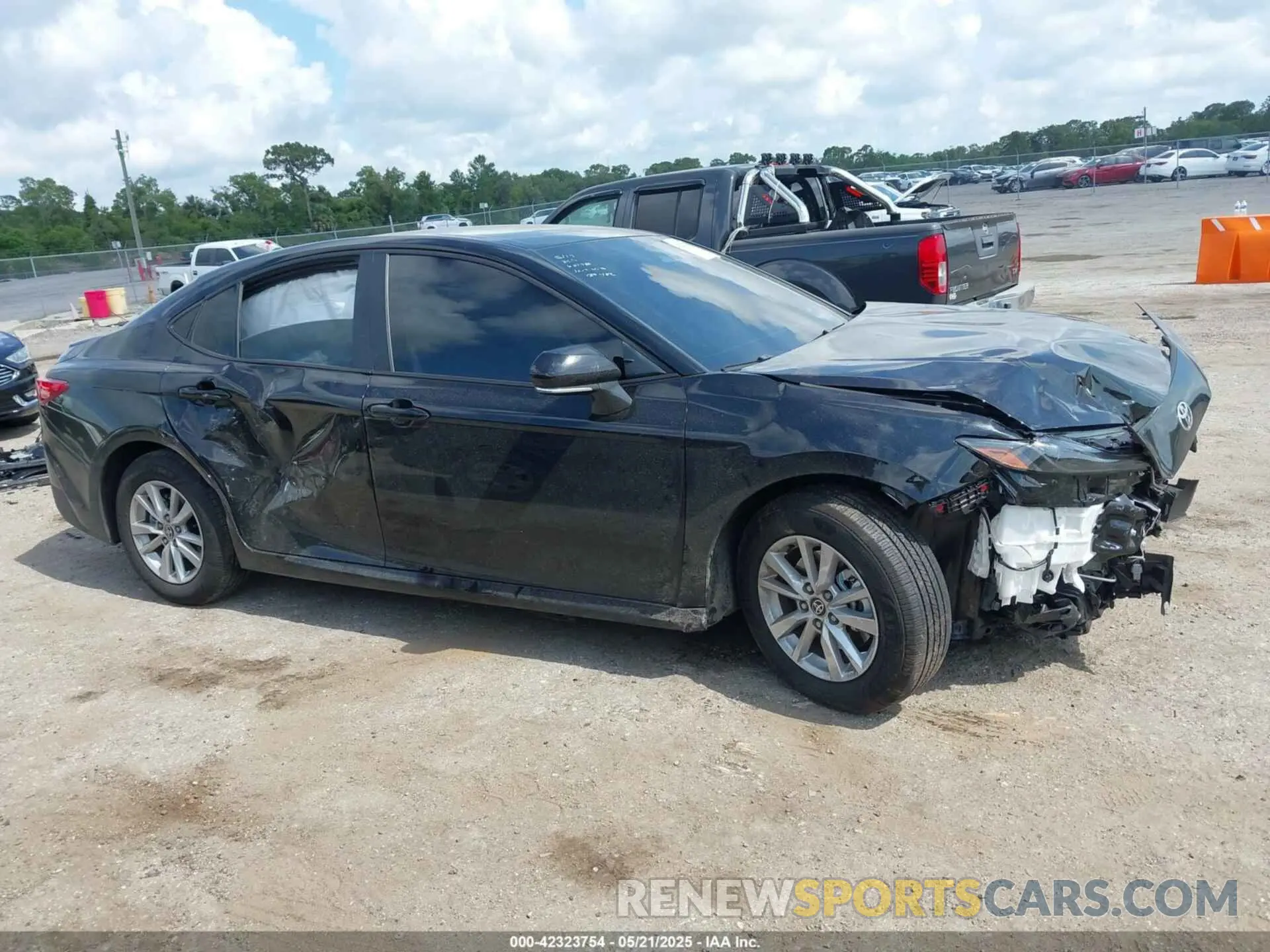 14 fotografías del automóvil dañado 4T1DAACK5SU108929 TOYOTA CAMRY 2025