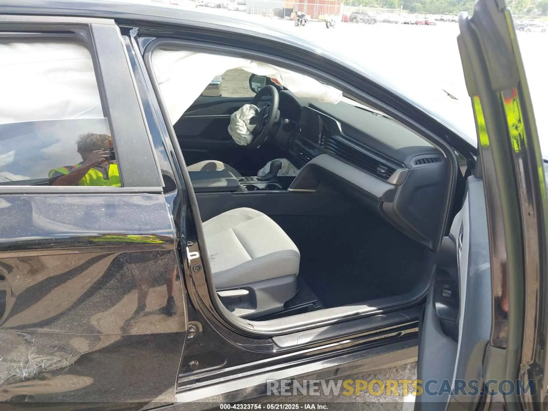 5 fotografías del automóvil dañado 4T1DAACK5SU108929 TOYOTA CAMRY 2025