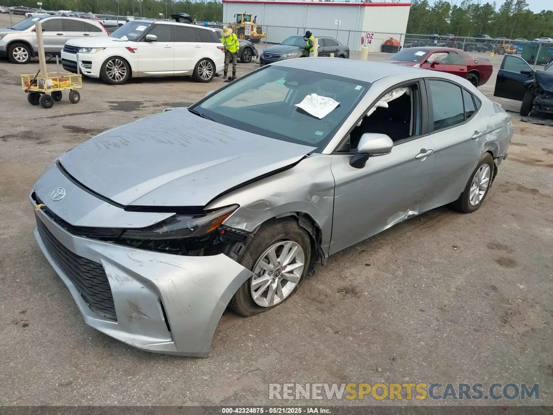 2 fotografías del automóvil dañado 4T1DAACK5SU121762 TOYOTA CAMRY 2025