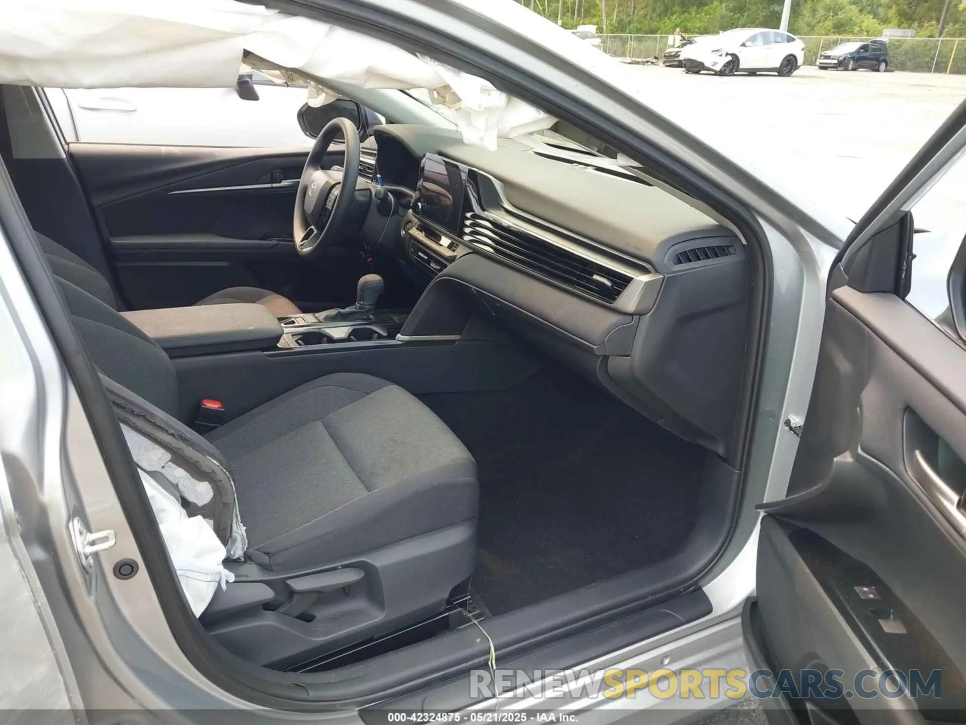 5 fotografías del automóvil dañado 4T1DAACK5SU121762 TOYOTA CAMRY 2025