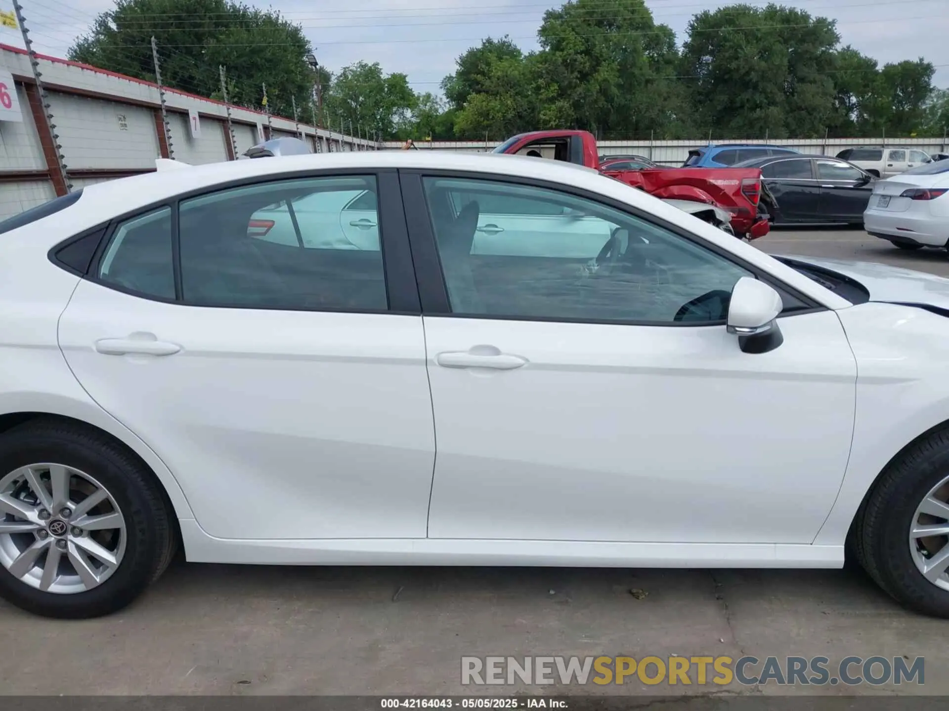 14 fotografías del automóvil dañado 4T1DAACK5SU140182 TOYOTA CAMRY 2025
