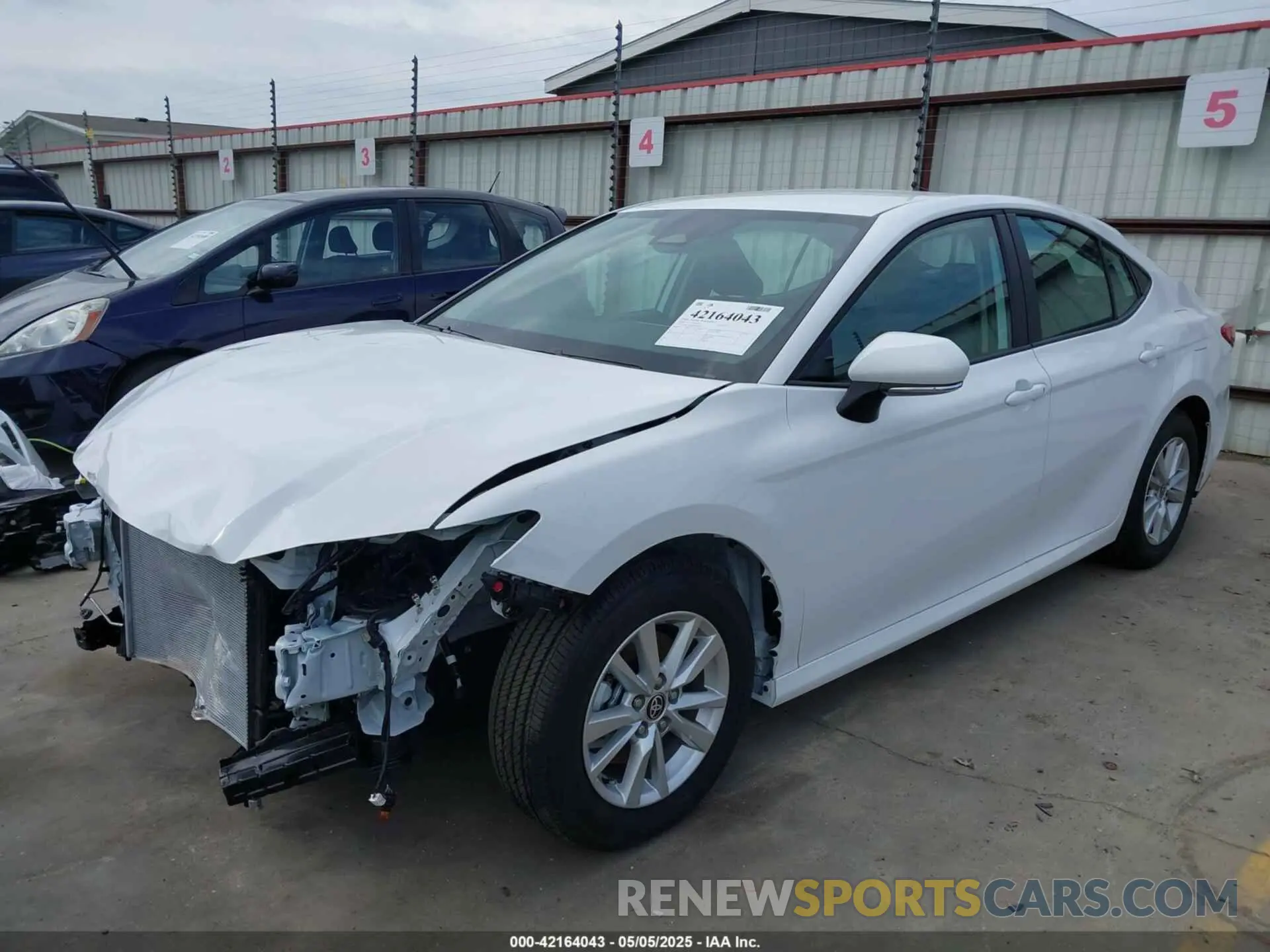 2 fotografías del automóvil dañado 4T1DAACK5SU140182 TOYOTA CAMRY 2025