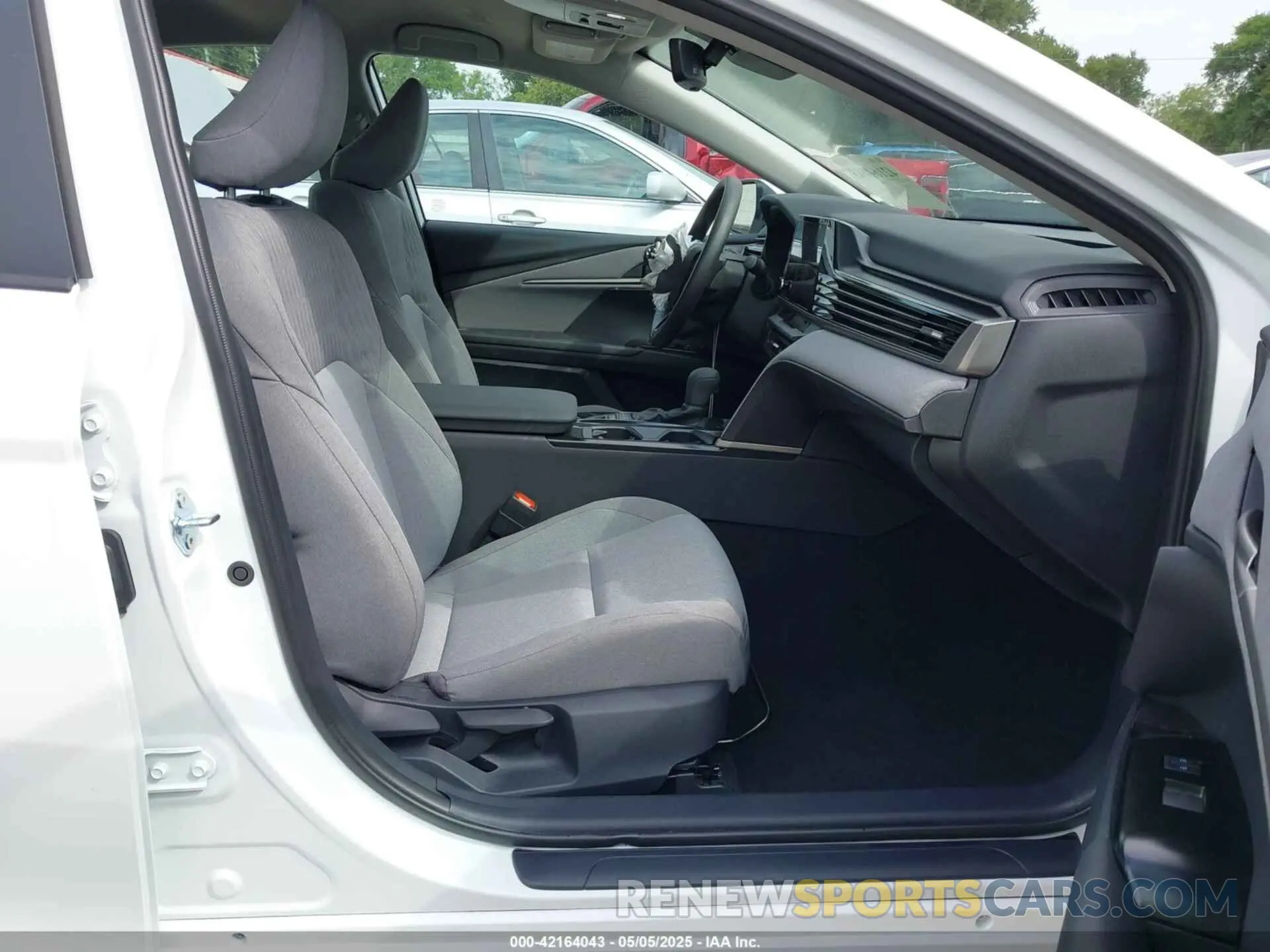 5 fotografías del automóvil dañado 4T1DAACK5SU140182 TOYOTA CAMRY 2025