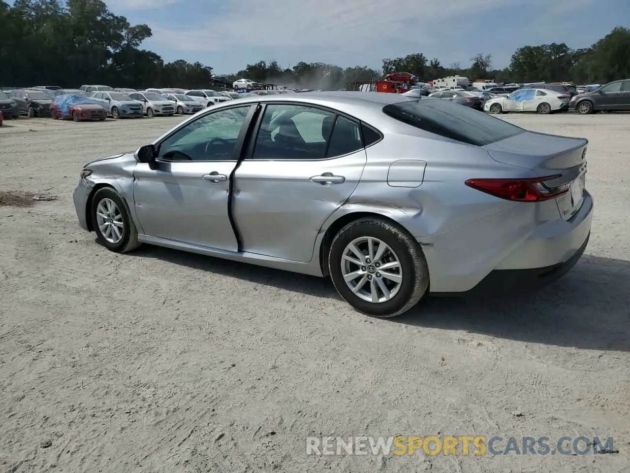 2 fotografías del automóvil dañado 4T1DAACK5SU518727 TOYOTA CAMRY 2025
