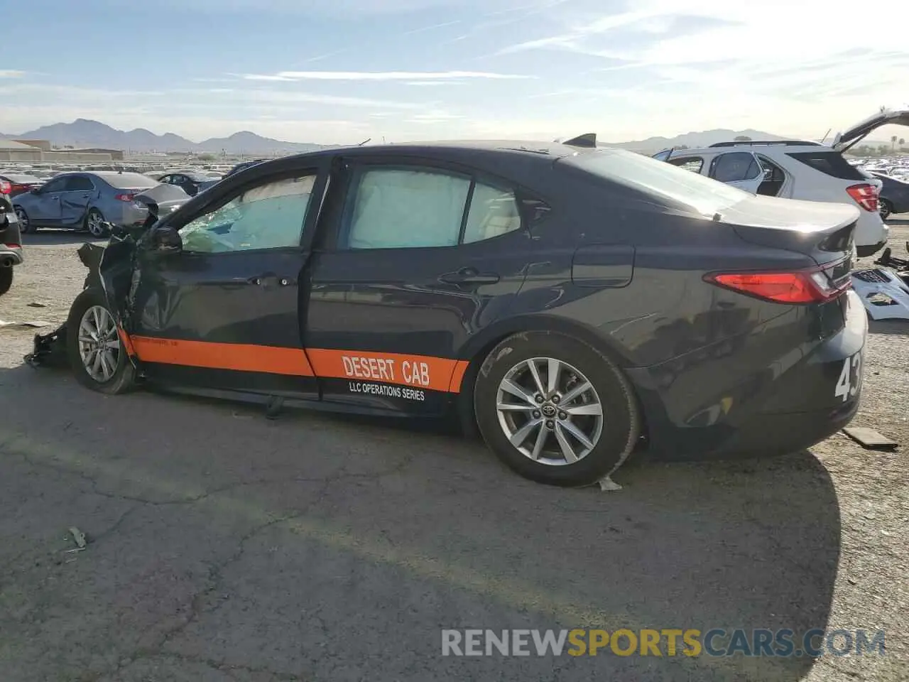 2 fotografías del automóvil dañado 4T1DAACK5SU523538 TOYOTA CAMRY 2025