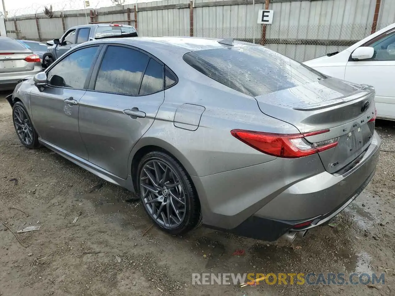 2 fotografías del automóvil dañado 4T1DAACK5SU527315 TOYOTA CAMRY 2025