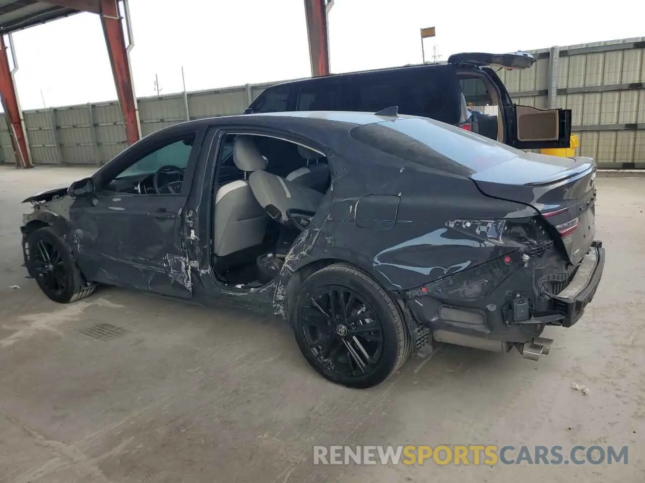 2 fotografías del automóvil dañado 4T1DAACK5SU539660 TOYOTA CAMRY 2025