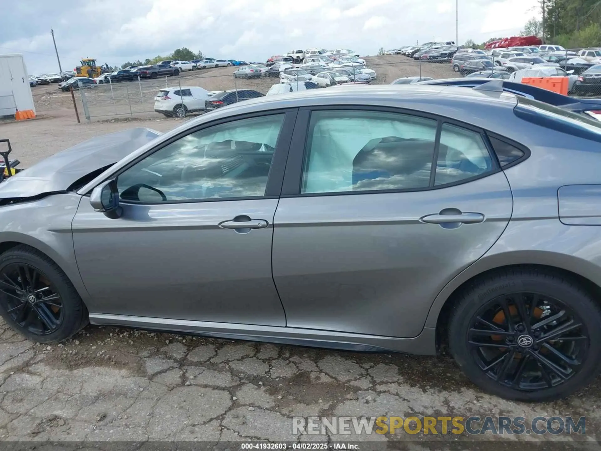 14 fotografías del automóvil dañado 4T1DAACK5SU578491 TOYOTA CAMRY 2025