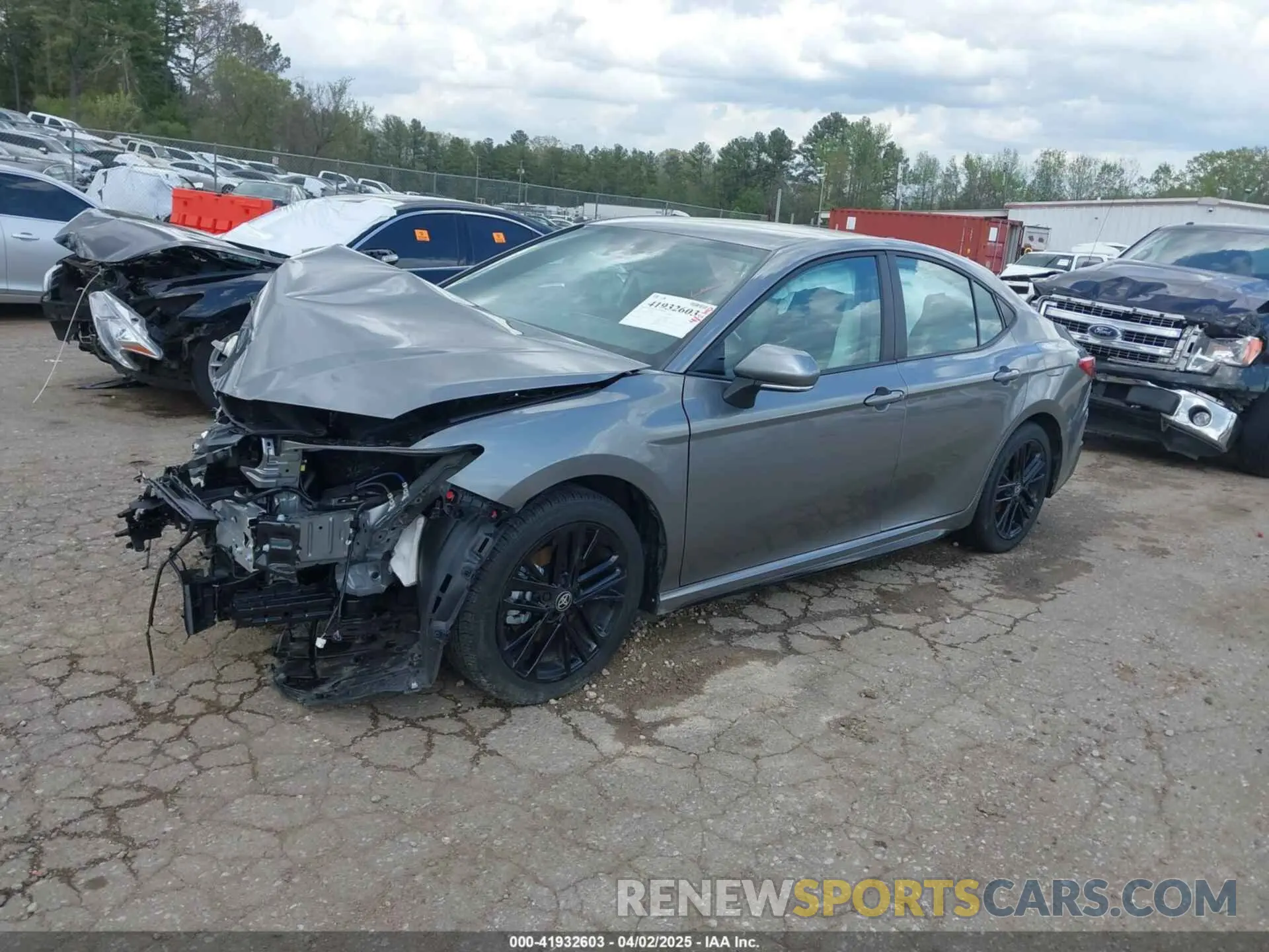 2 fotografías del automóvil dañado 4T1DAACK5SU578491 TOYOTA CAMRY 2025