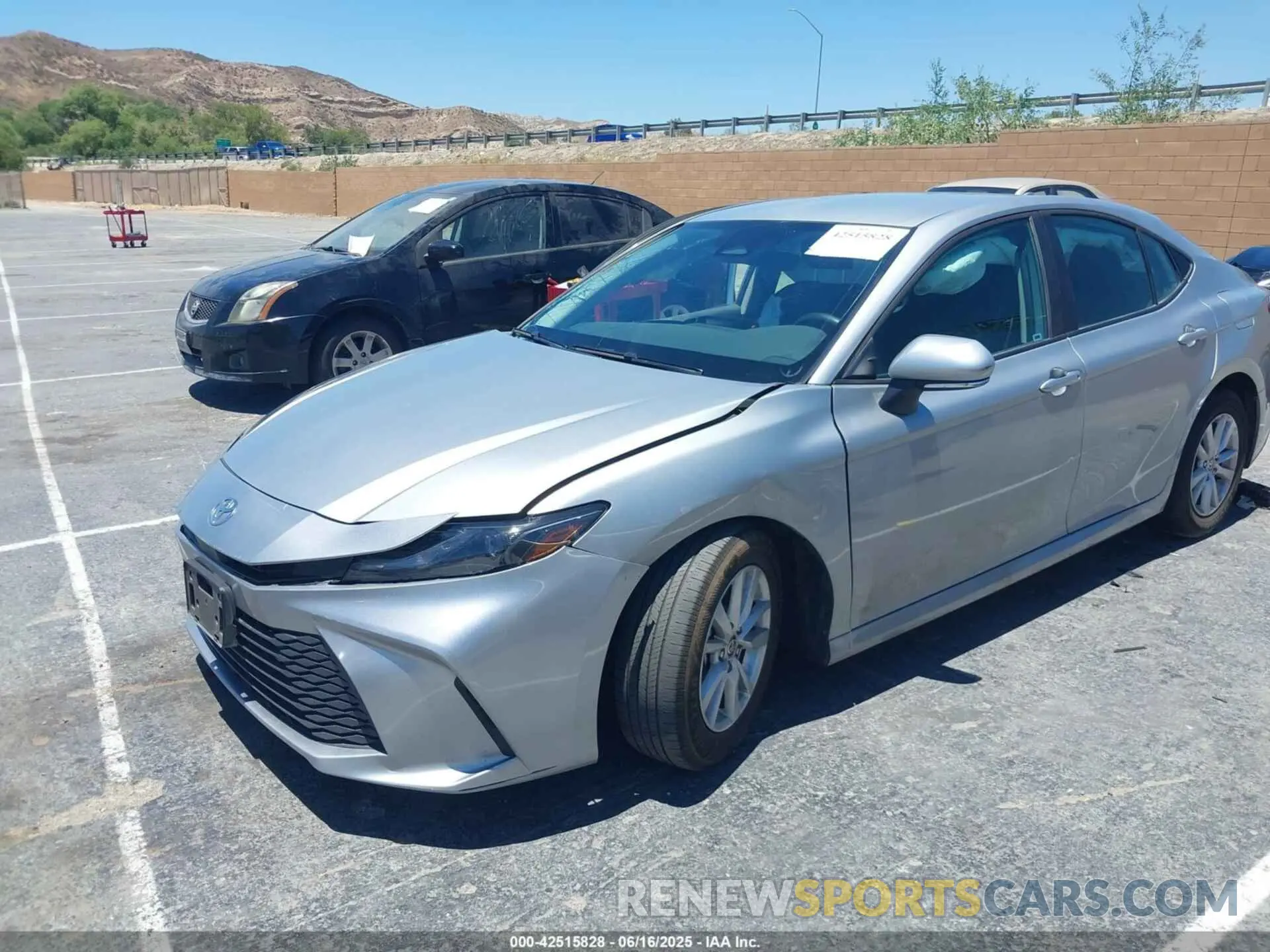 2 fotografías del automóvil dañado 4T1DAACK6SU011934 TOYOTA CAMRY 2025