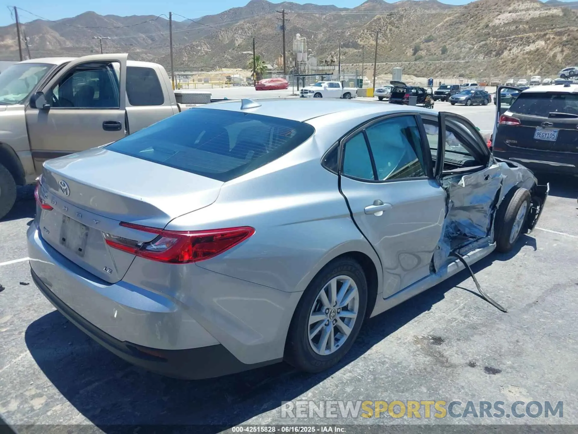 4 fotografías del automóvil dañado 4T1DAACK6SU011934 TOYOTA CAMRY 2025