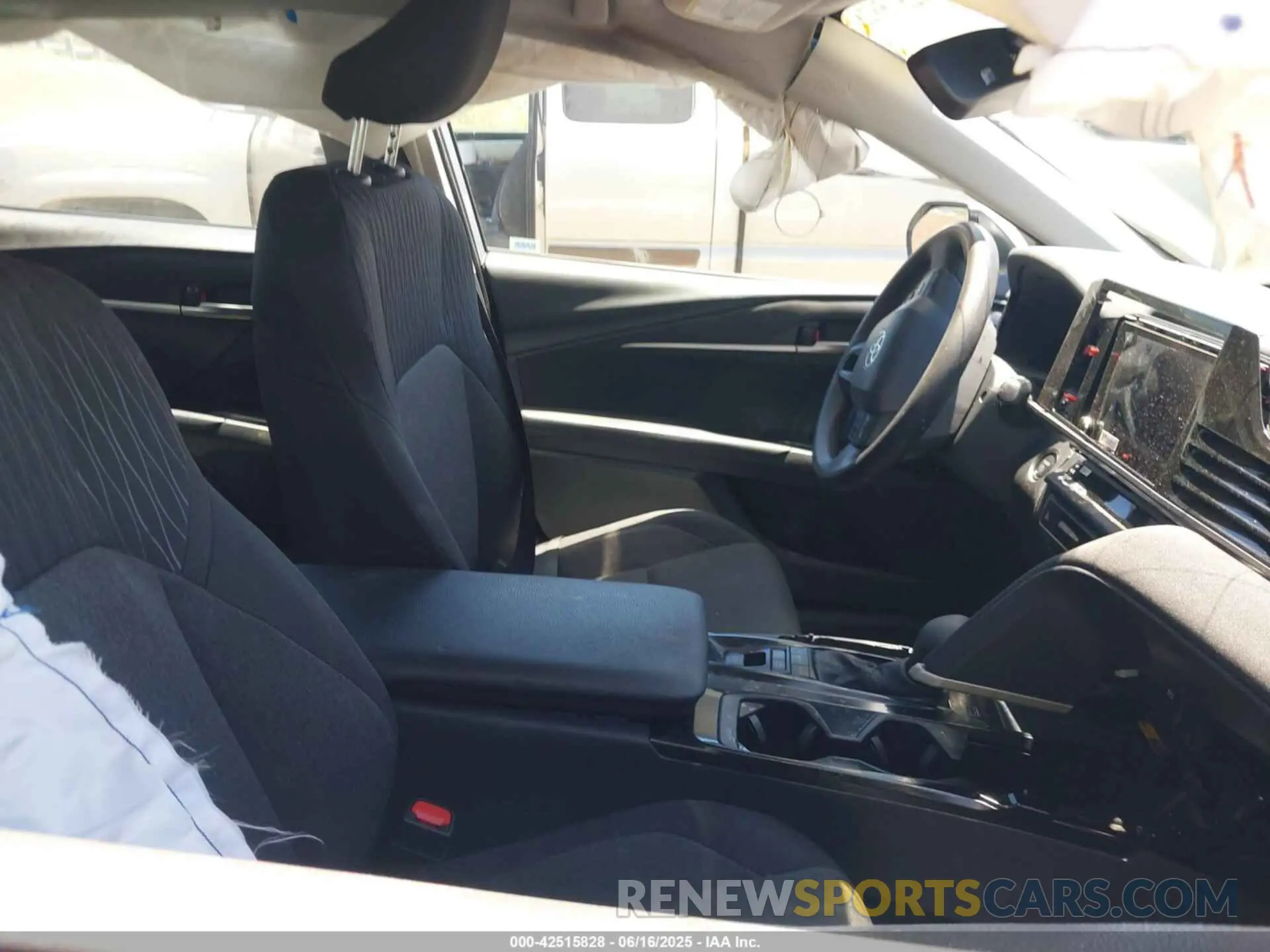 5 fotografías del automóvil dañado 4T1DAACK6SU011934 TOYOTA CAMRY 2025