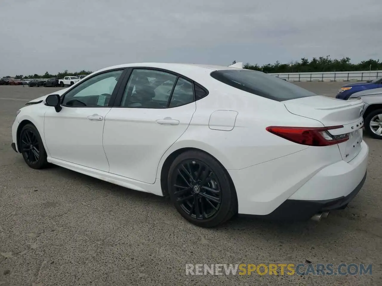 2 fotografías del automóvil dañado 4T1DAACK6SU021704 TOYOTA CAMRY 2025