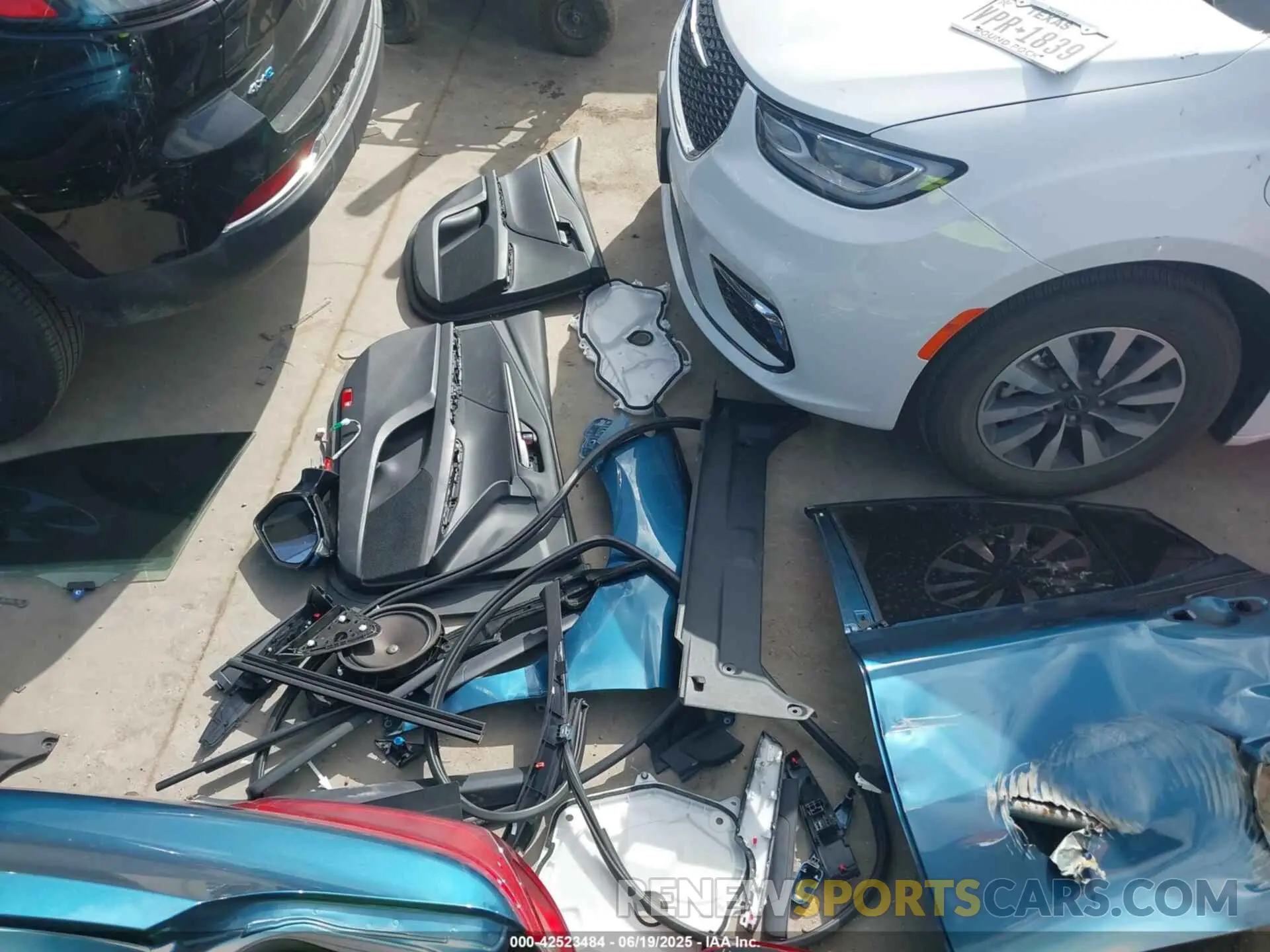 12 fotografías del automóvil dañado 4T1DAACK6SU027597 TOYOTA CAMRY 2025