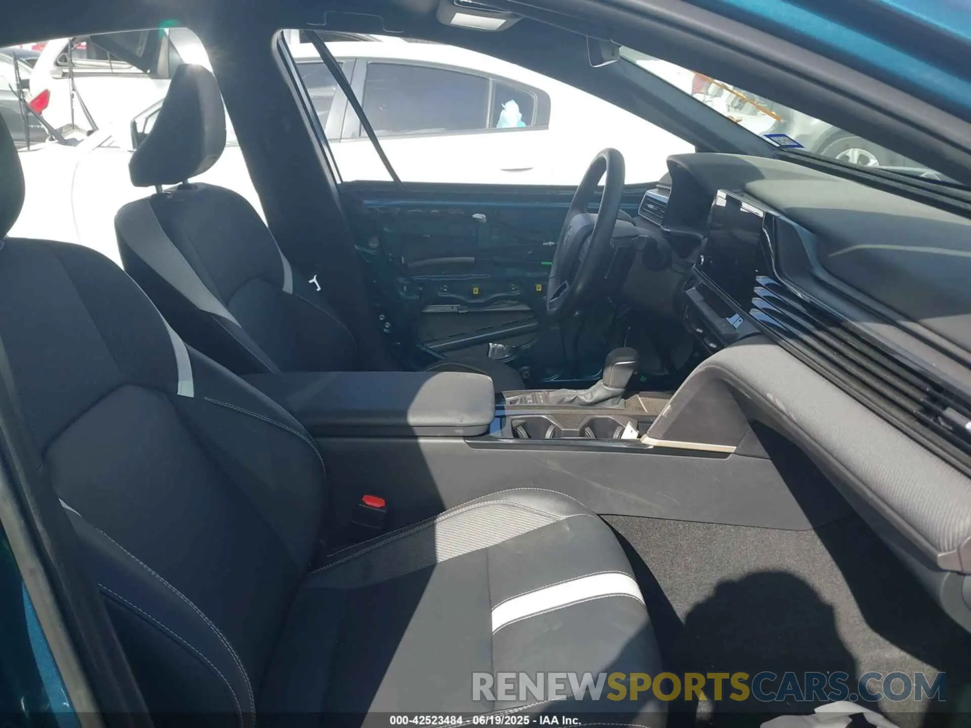 5 fotografías del automóvil dañado 4T1DAACK6SU027597 TOYOTA CAMRY 2025
