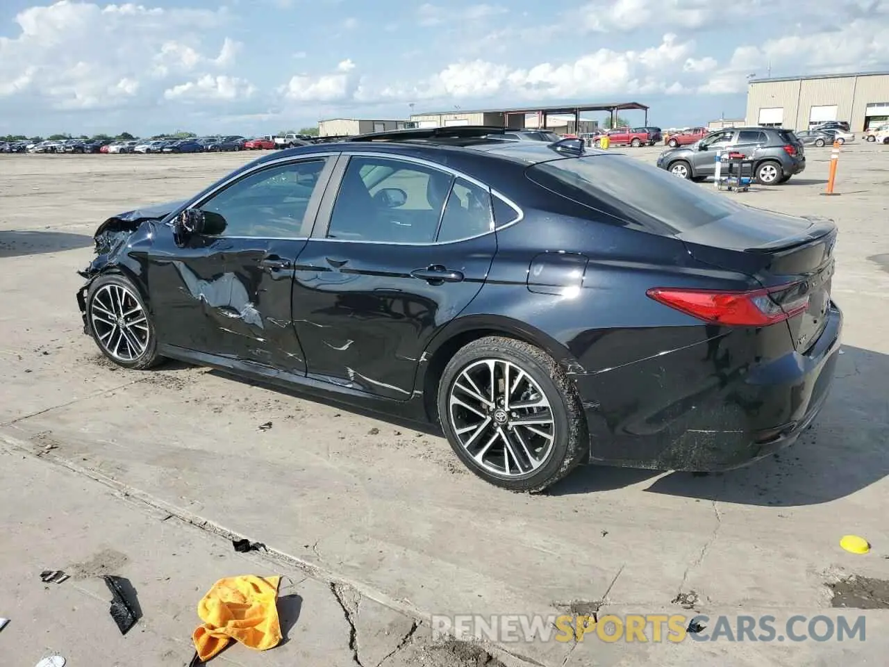 2 fotografías del automóvil dañado 4T1DAACK6SU040155 TOYOTA CAMRY 2025