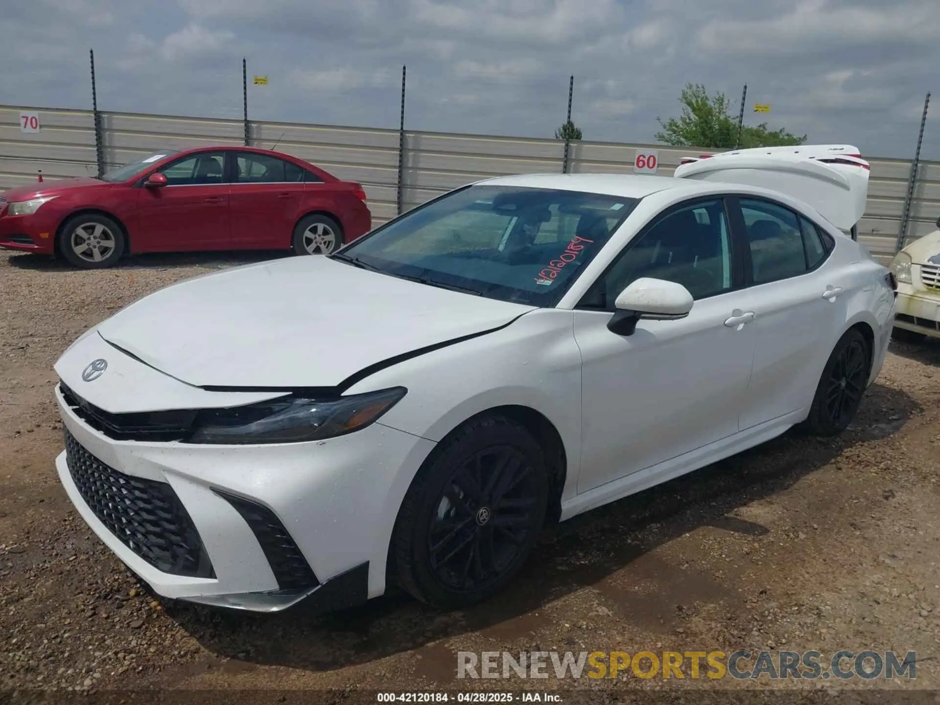2 fotografías del automóvil dañado 4T1DAACK6SU045324 TOYOTA CAMRY 2025