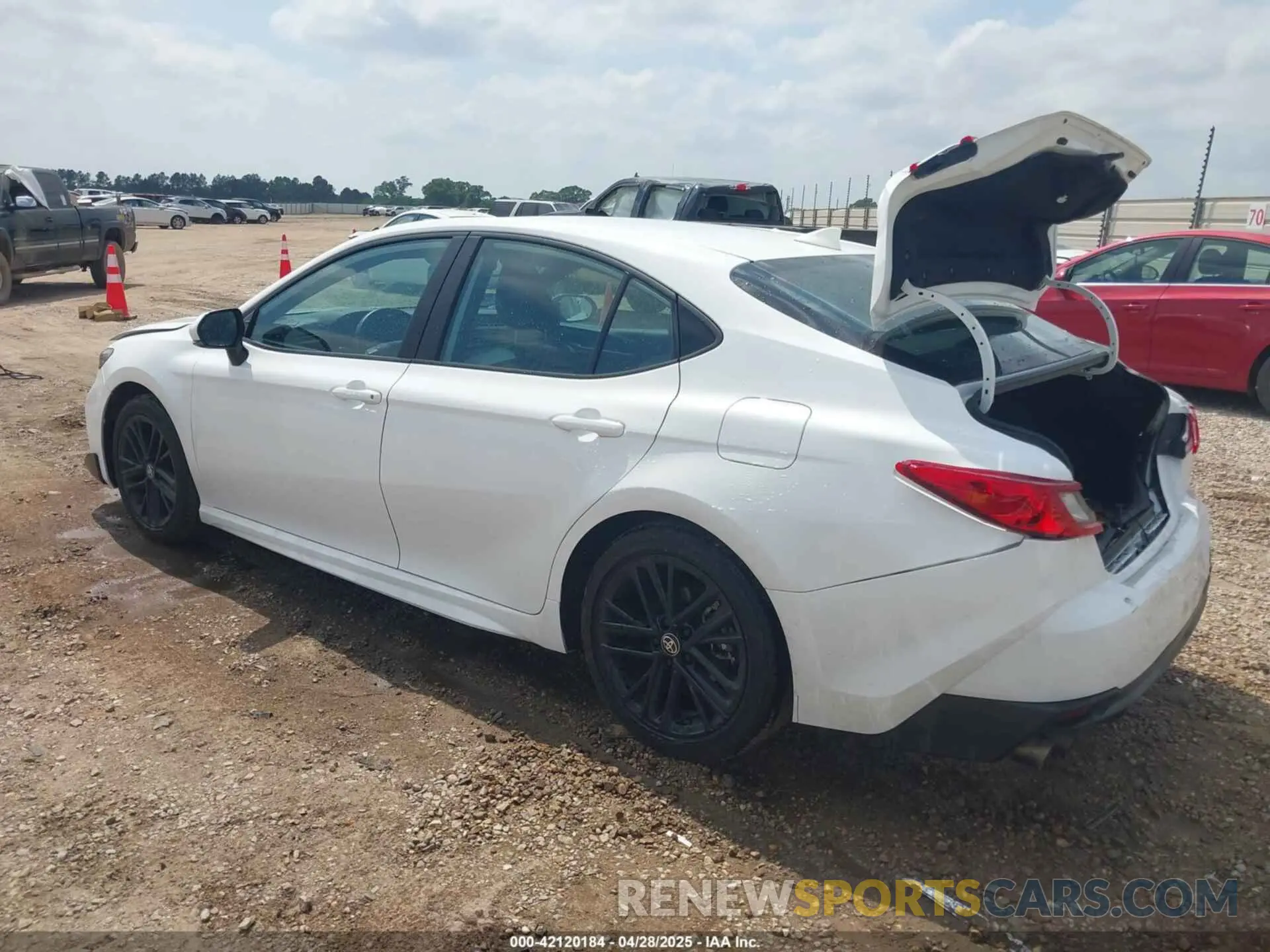 3 fotografías del automóvil dañado 4T1DAACK6SU045324 TOYOTA CAMRY 2025