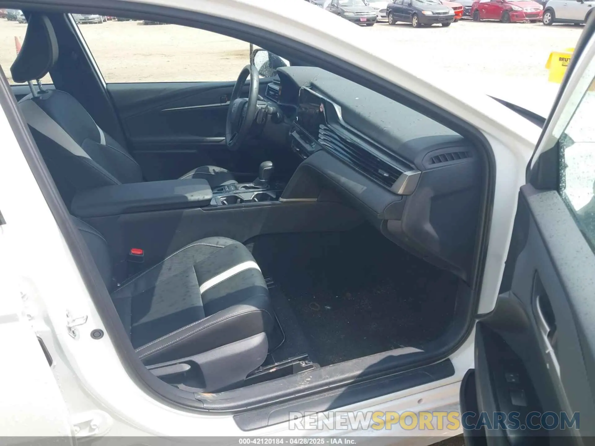 5 fotografías del automóvil dañado 4T1DAACK6SU045324 TOYOTA CAMRY 2025
