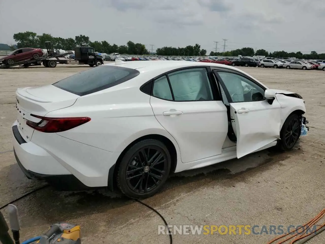 3 fotografías del automóvil dañado 4T1DAACK6SU049633 TOYOTA CAMRY 2025