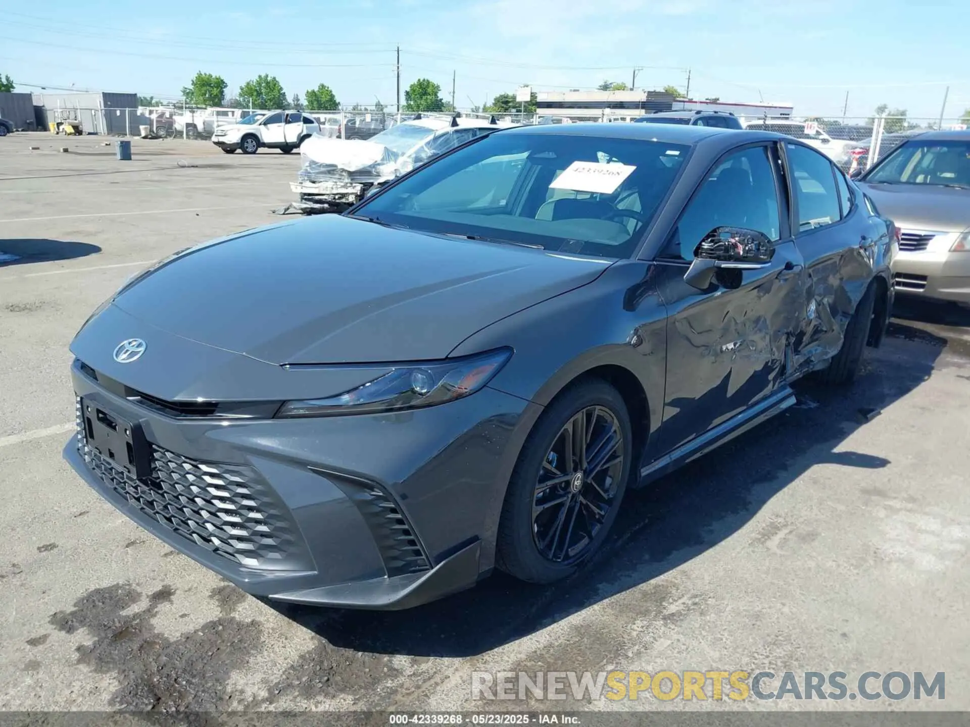2 fotografías del automóvil dañado 4T1DAACK6SU067842 TOYOTA CAMRY 2025