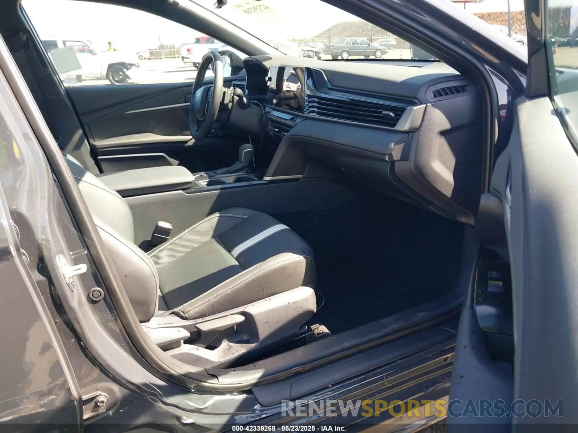 5 fotografías del automóvil dañado 4T1DAACK6SU067842 TOYOTA CAMRY 2025