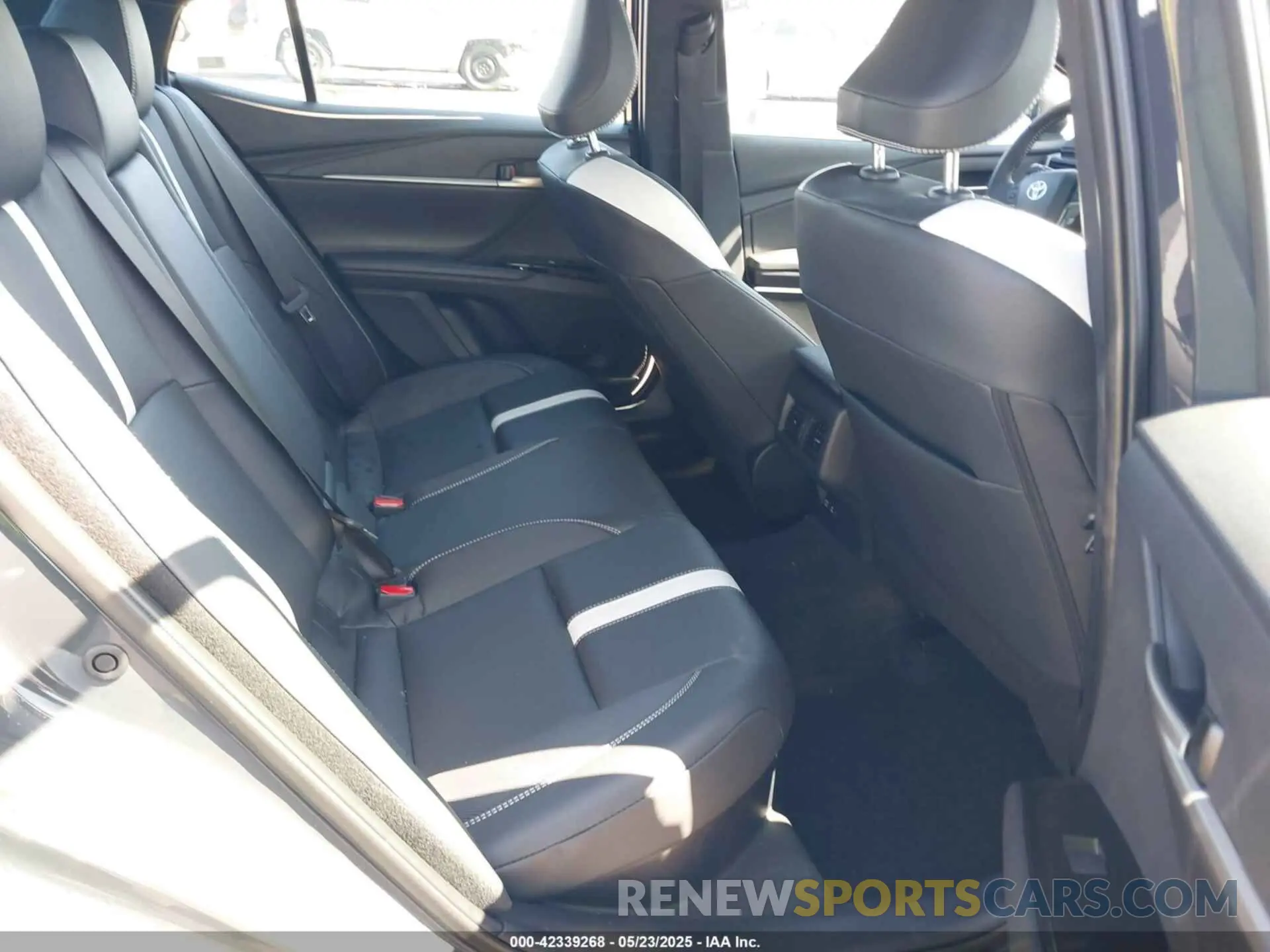 8 fotografías del automóvil dañado 4T1DAACK6SU067842 TOYOTA CAMRY 2025