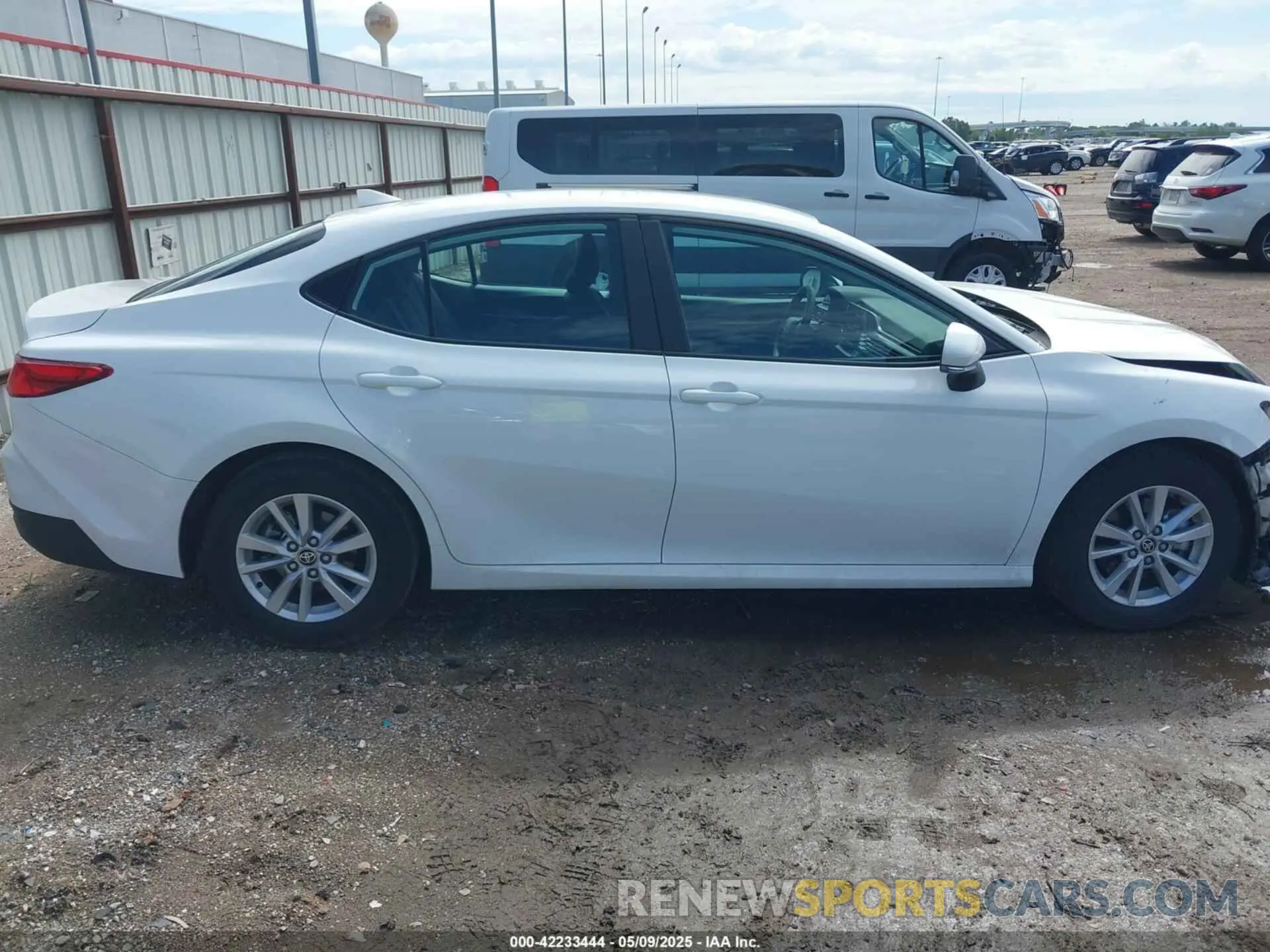 14 fotografías del automóvil dañado 4T1DAACK6SU082583 TOYOTA CAMRY 2025