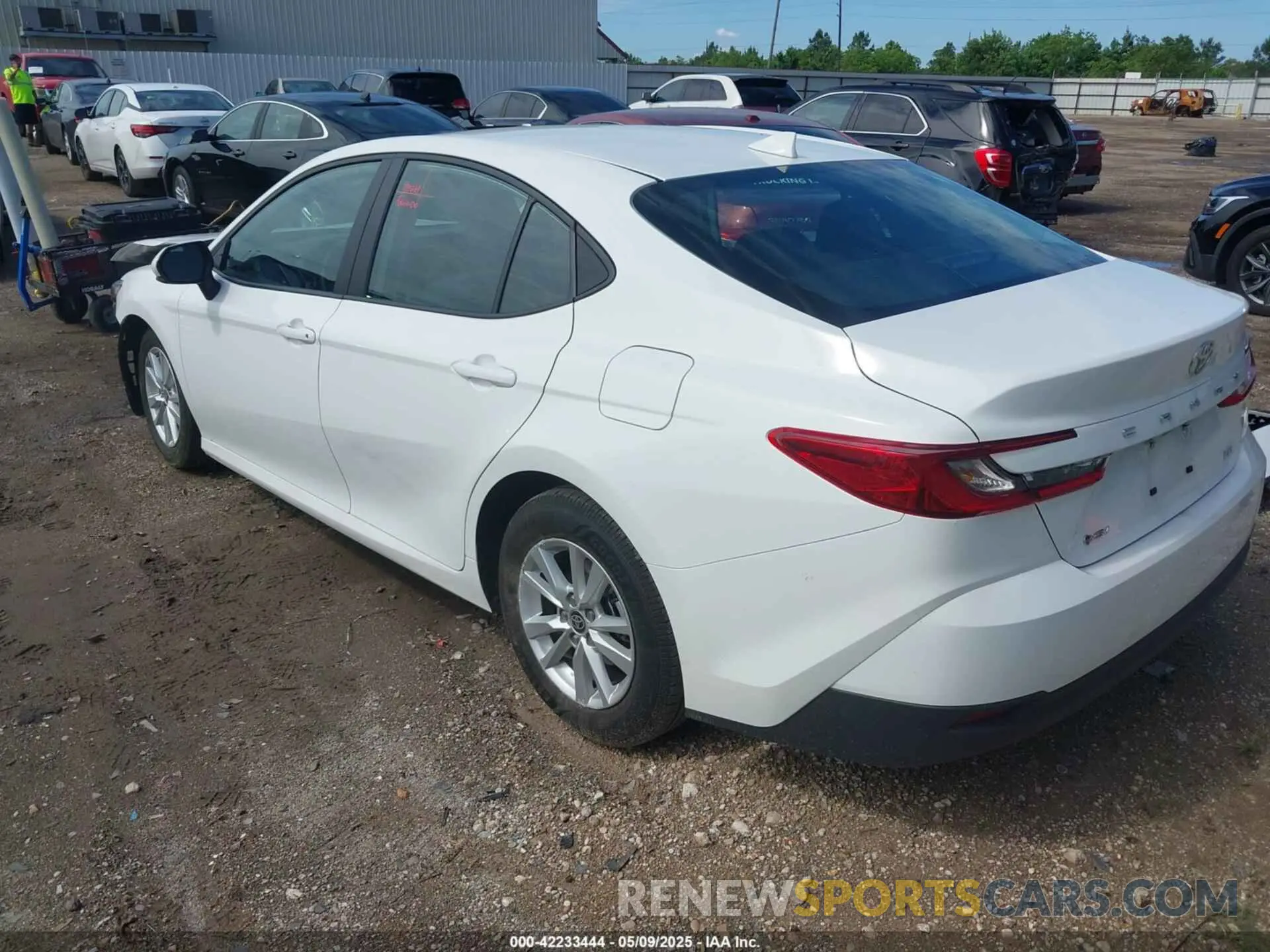 3 fotografías del automóvil dañado 4T1DAACK6SU082583 TOYOTA CAMRY 2025