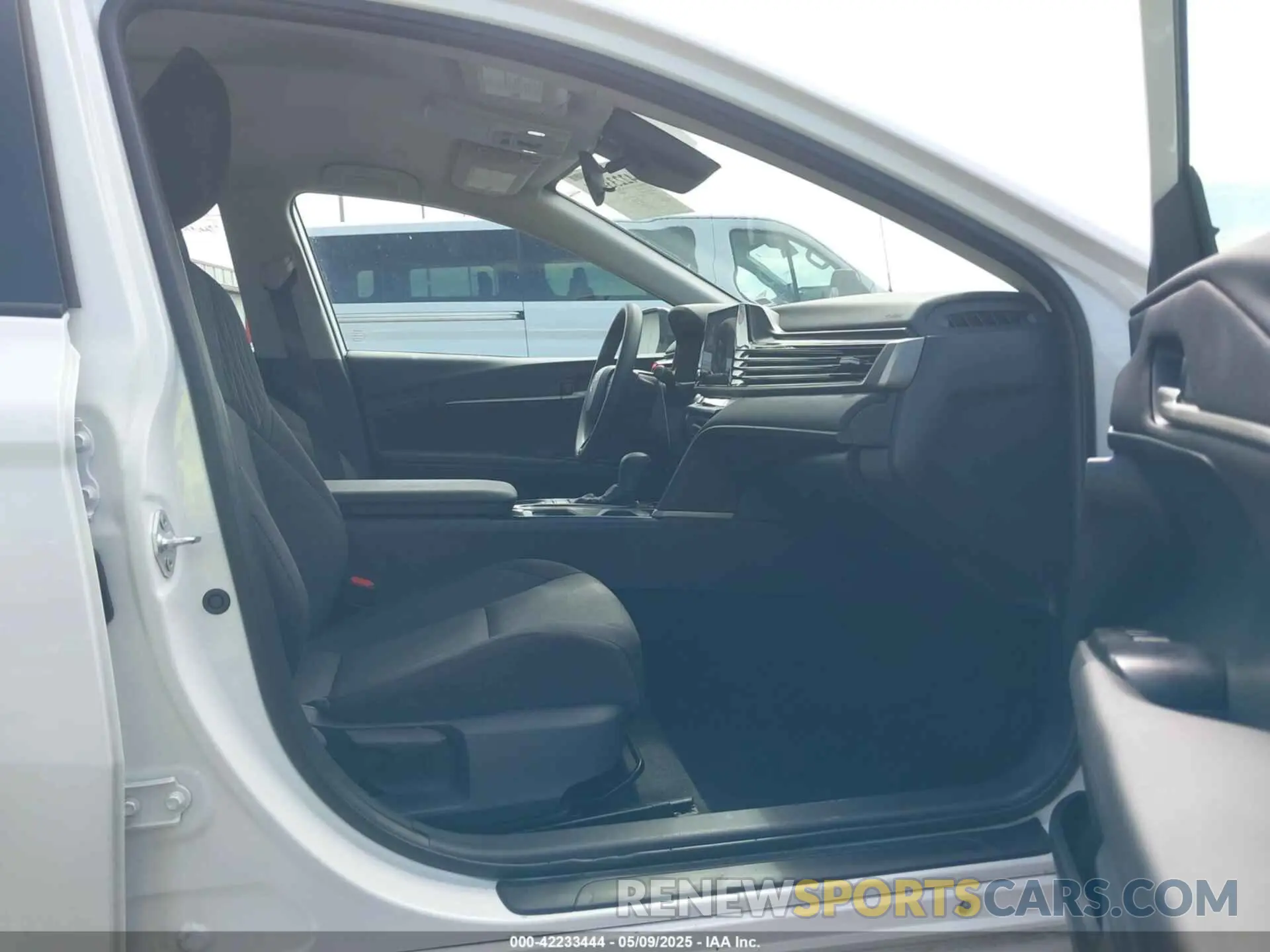 5 fotografías del automóvil dañado 4T1DAACK6SU082583 TOYOTA CAMRY 2025