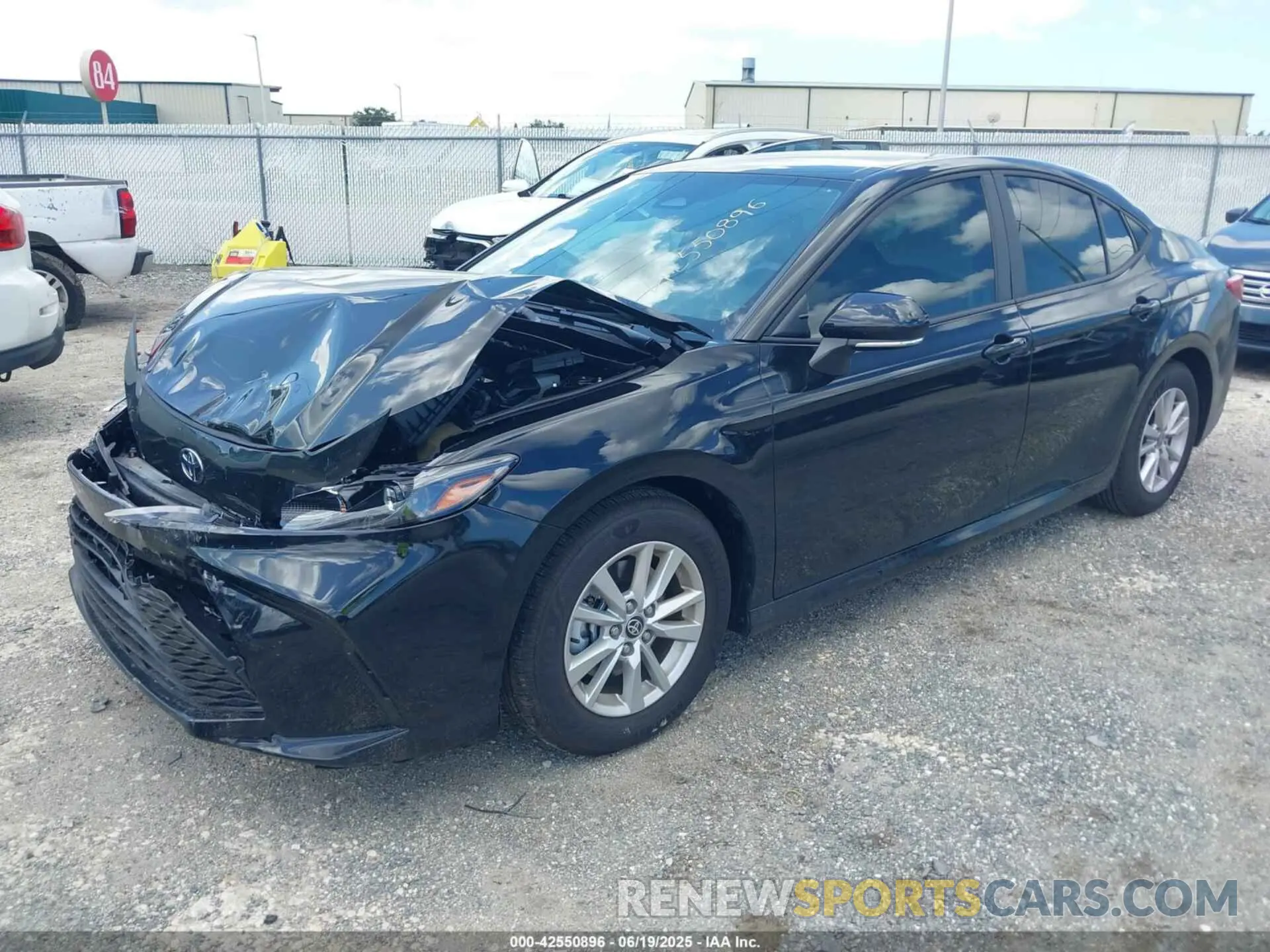 2 fotografías del automóvil dañado 4T1DAACK6SU103917 TOYOTA CAMRY 2025