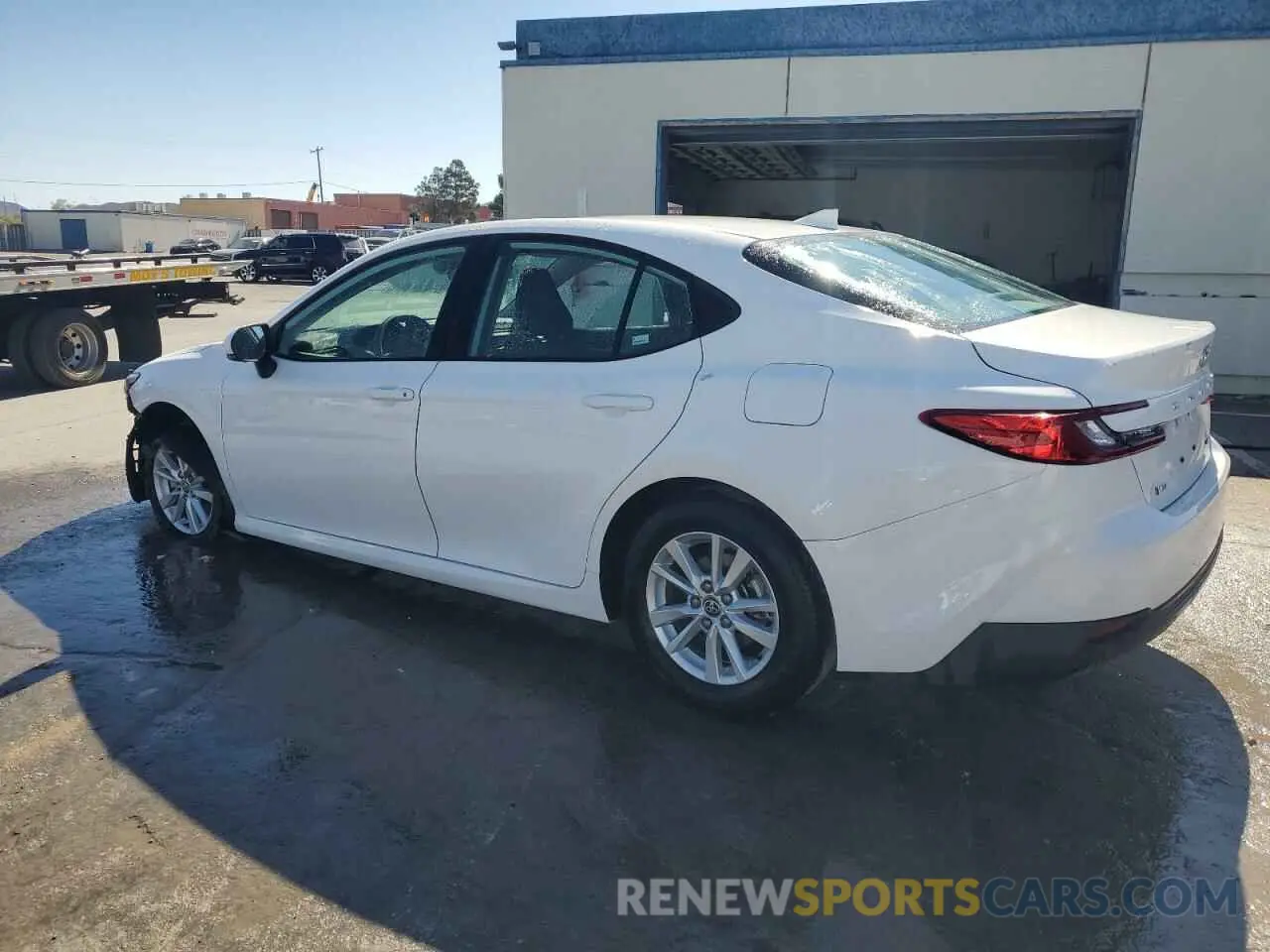 2 fotografías del automóvil dañado 4T1DAACK6SU525038 TOYOTA CAMRY 2025