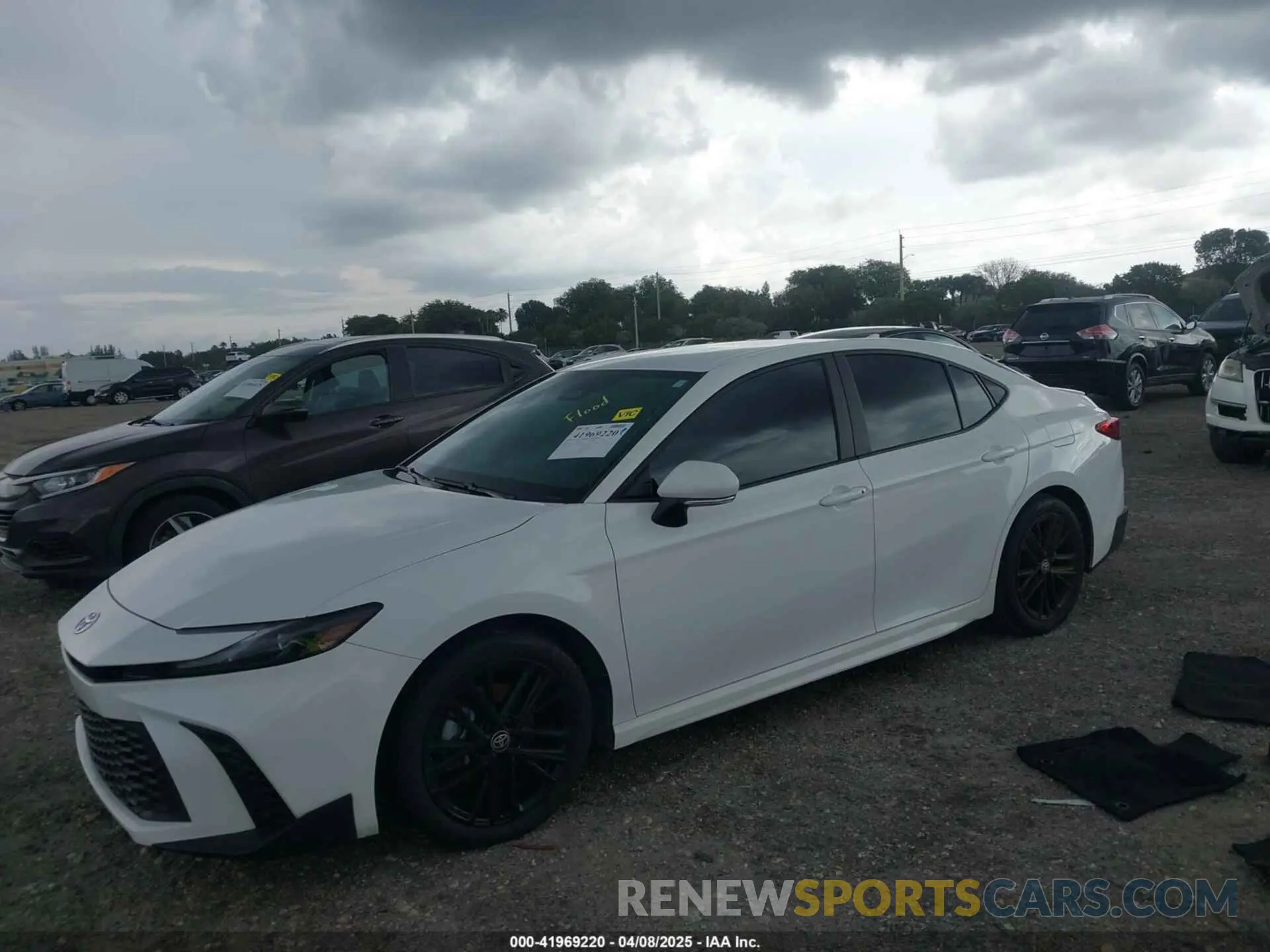 2 fotografías del automóvil dañado 4T1DAACK6SU531129 TOYOTA CAMRY 2025