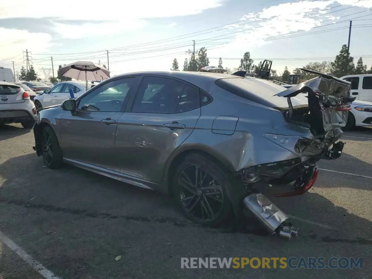 2 fotografías del automóvil dañado 4T1DAACK6SU541823 TOYOTA CAMRY 2025