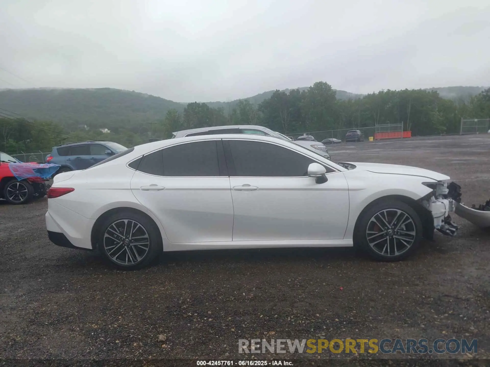 14 fotografías del automóvil dañado 4T1DAACK7SU001106 TOYOTA CAMRY 2025