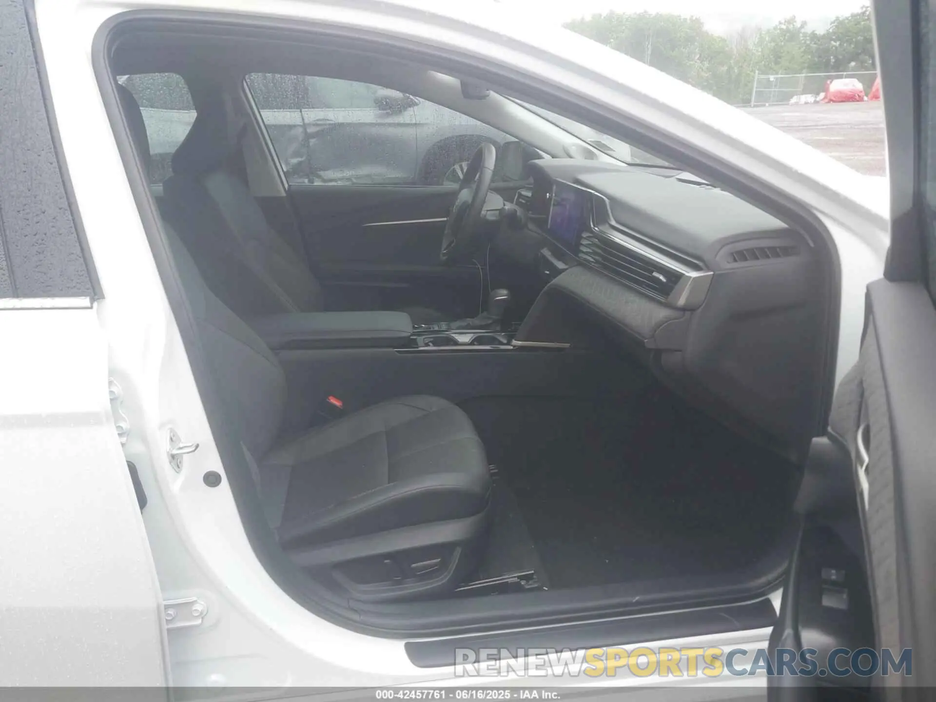 5 fotografías del automóvil dañado 4T1DAACK7SU001106 TOYOTA CAMRY 2025