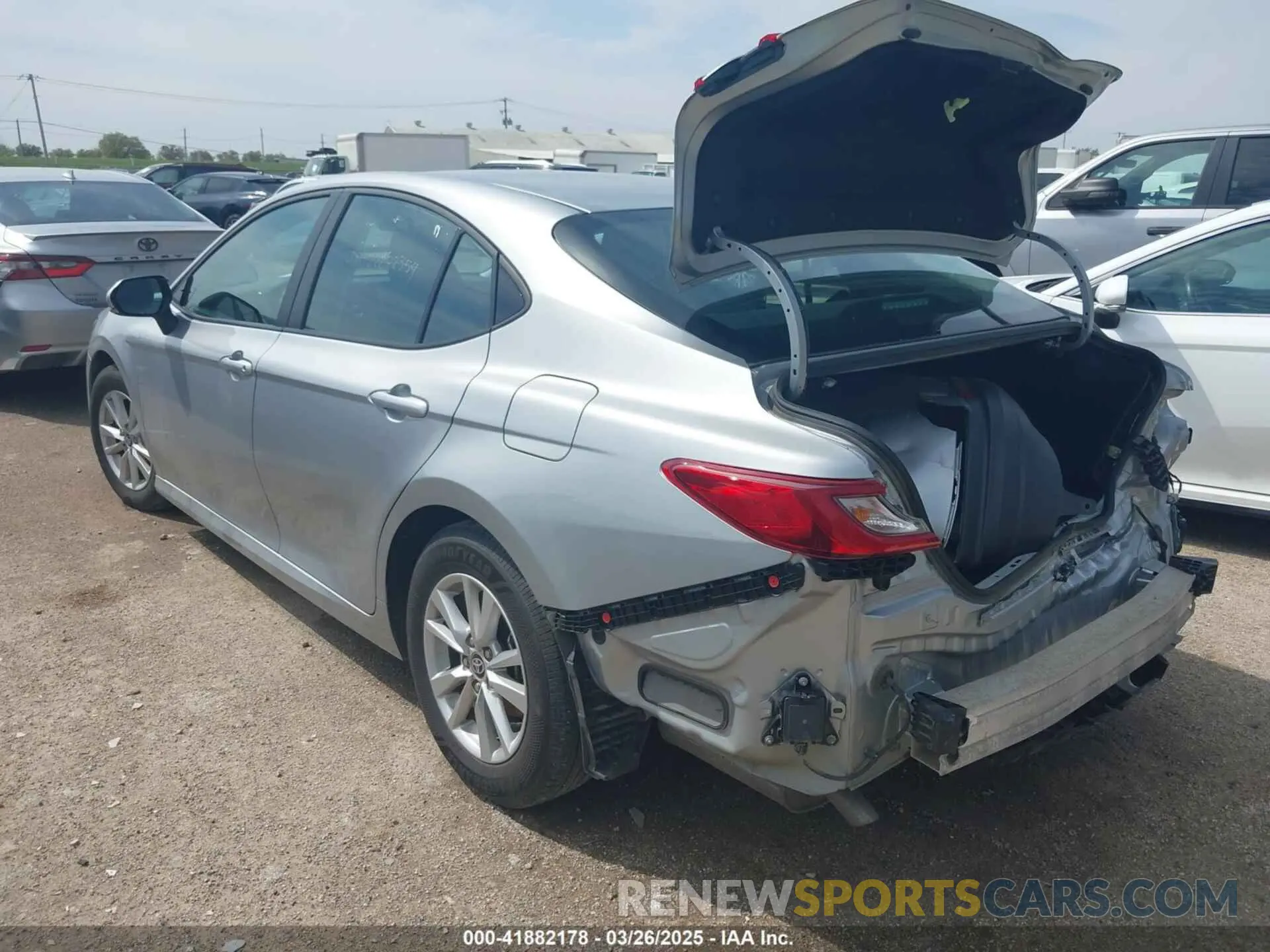 3 fotografías del automóvil dañado 4T1DAACK7SU001722 TOYOTA CAMRY 2025