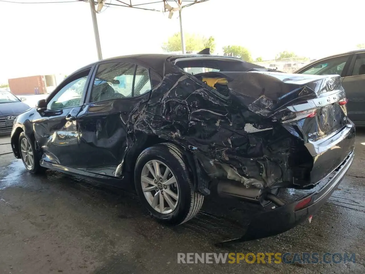 2 fotografías del automóvil dañado 4T1DAACK7SU002305 TOYOTA CAMRY 2025