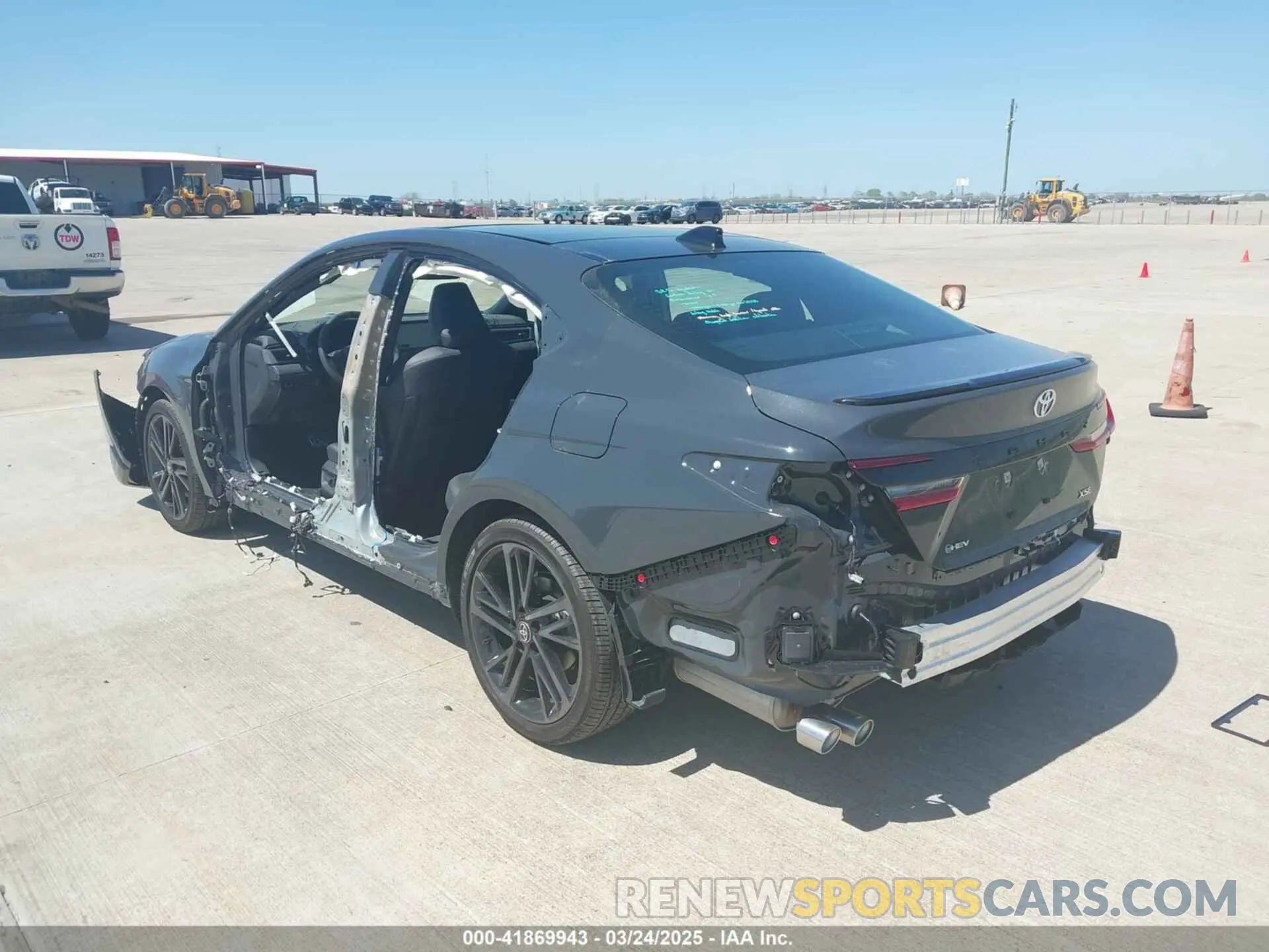 3 fotografías del automóvil dañado 4T1DAACK7SU109175 TOYOTA CAMRY 2025