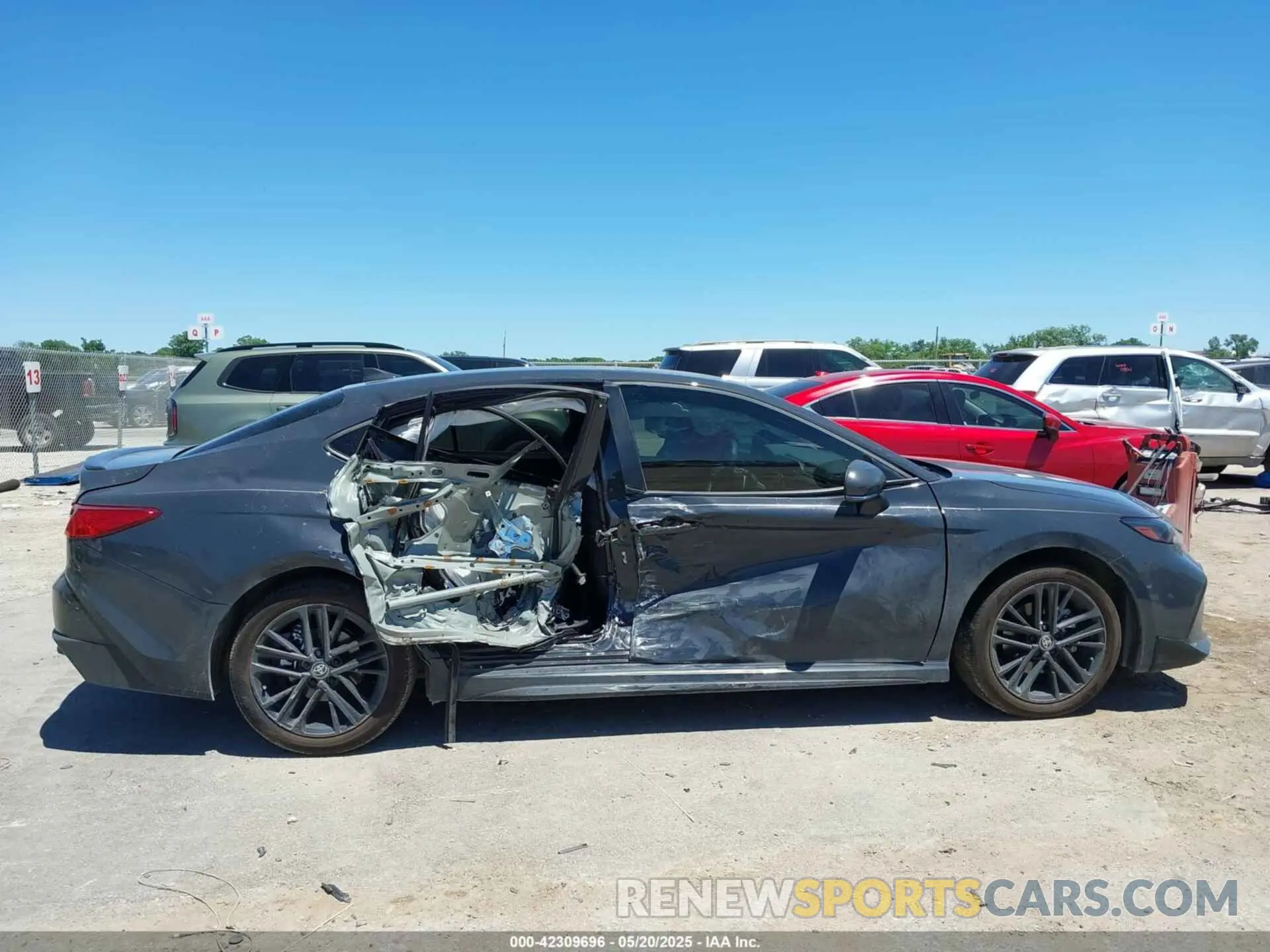 13 fotografías del automóvil dañado 4T1DAACK7SU109550 TOYOTA CAMRY 2025