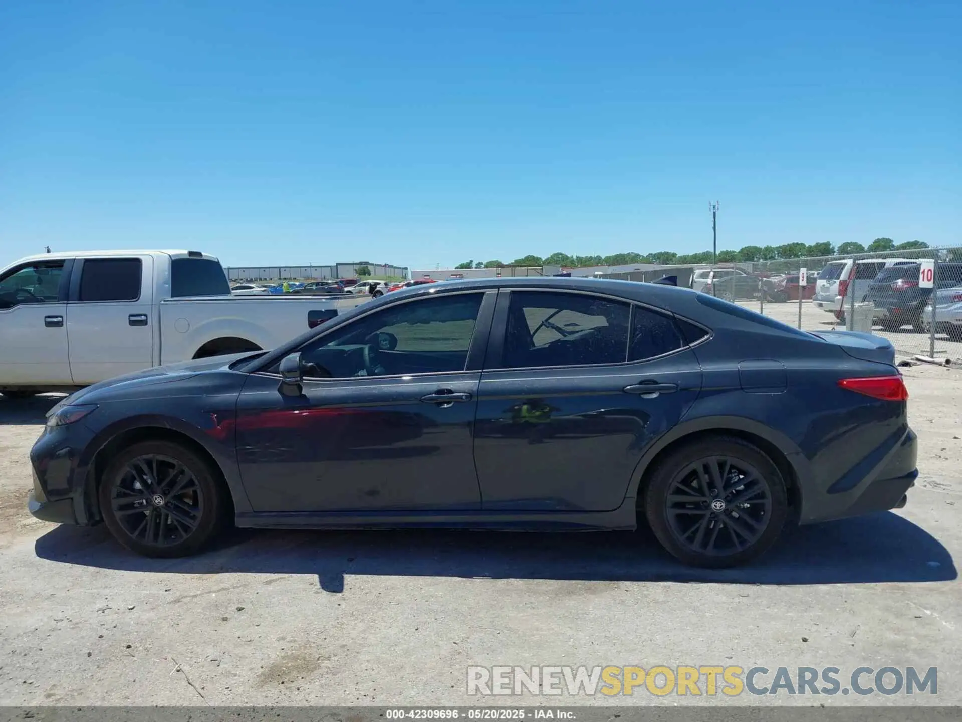 14 fotografías del automóvil dañado 4T1DAACK7SU109550 TOYOTA CAMRY 2025
