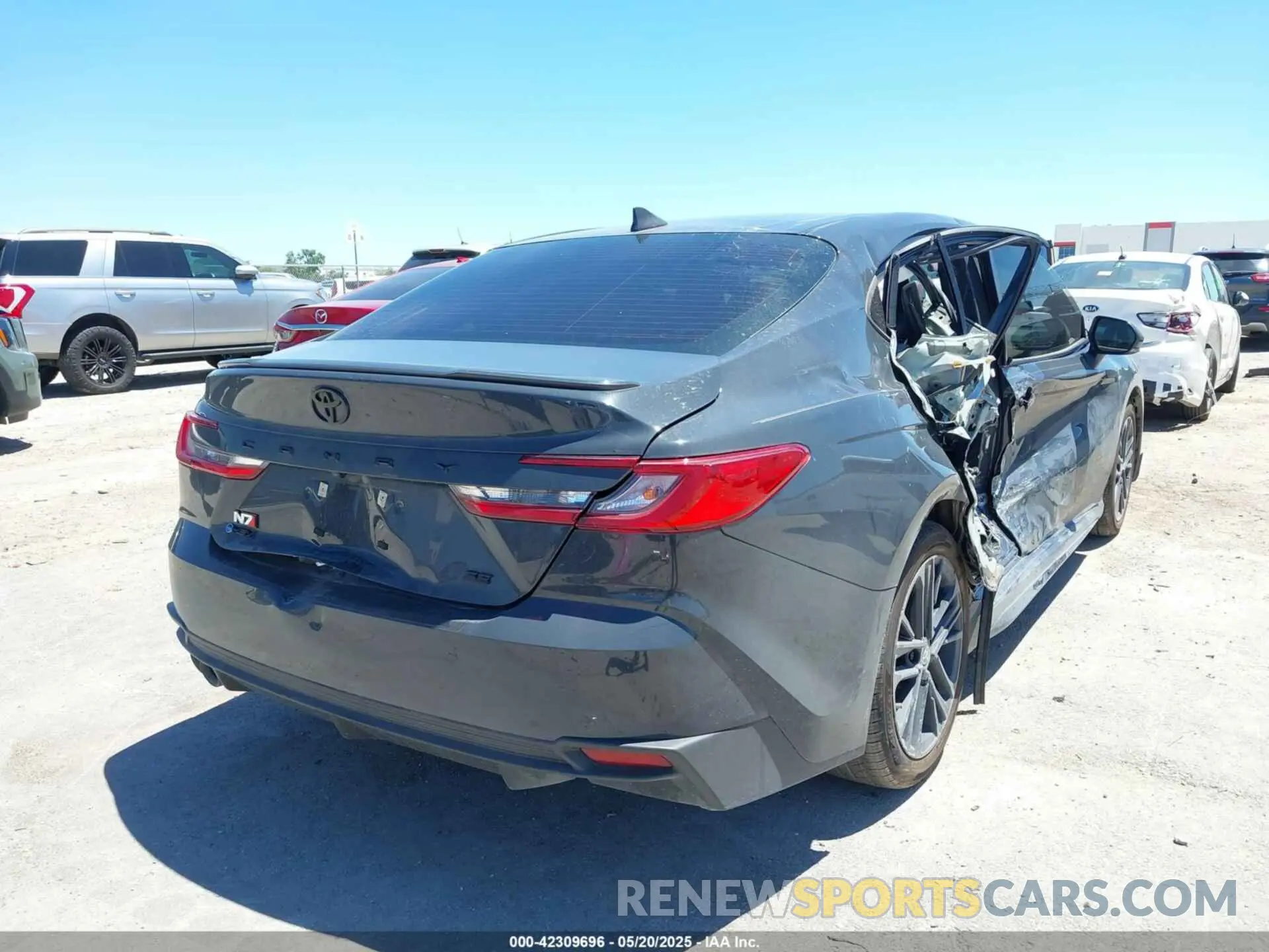 4 fotografías del automóvil dañado 4T1DAACK7SU109550 TOYOTA CAMRY 2025