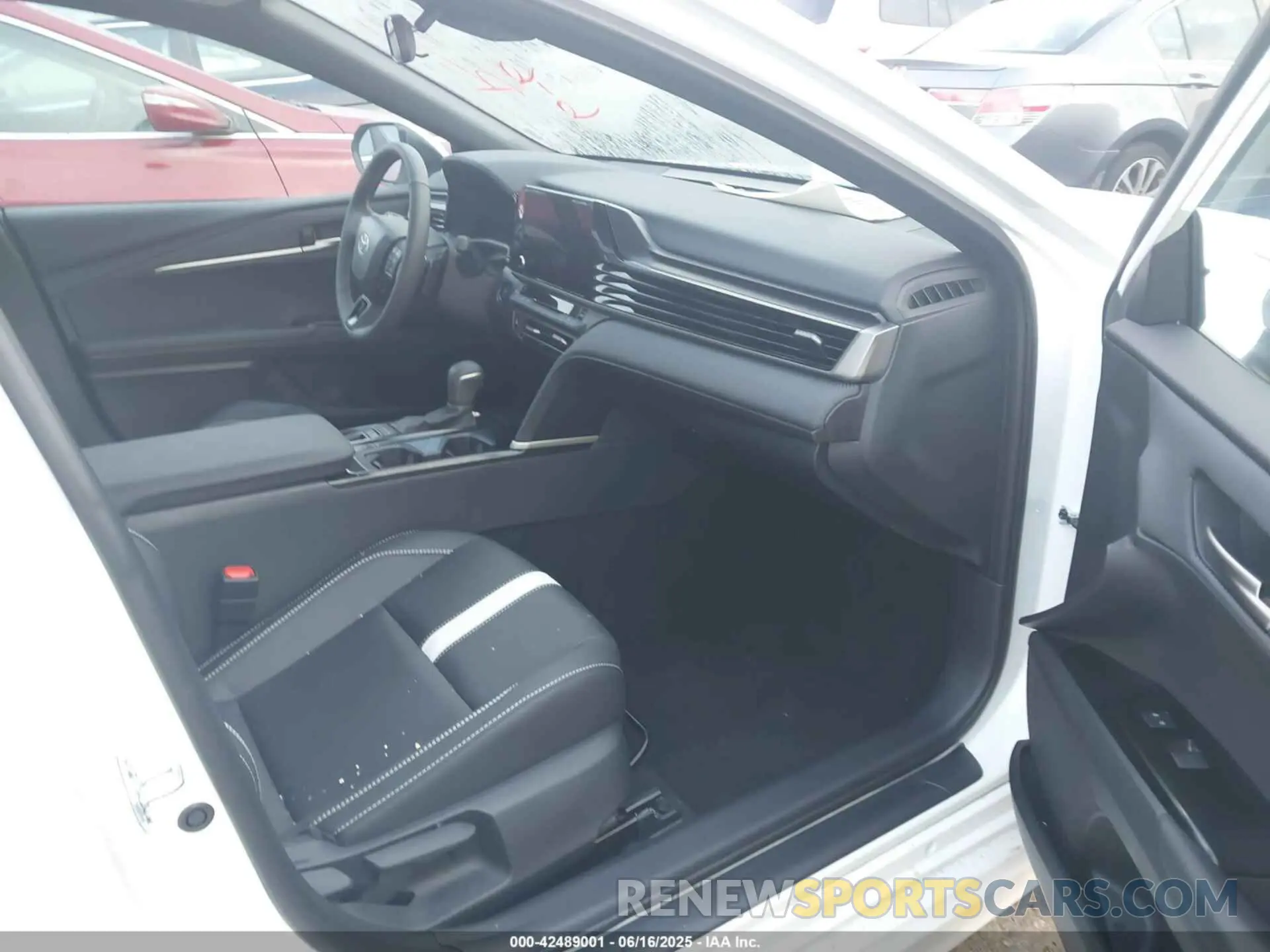 5 fotografías del automóvil dañado 4T1DAACK7SU152544 TOYOTA CAMRY 2025