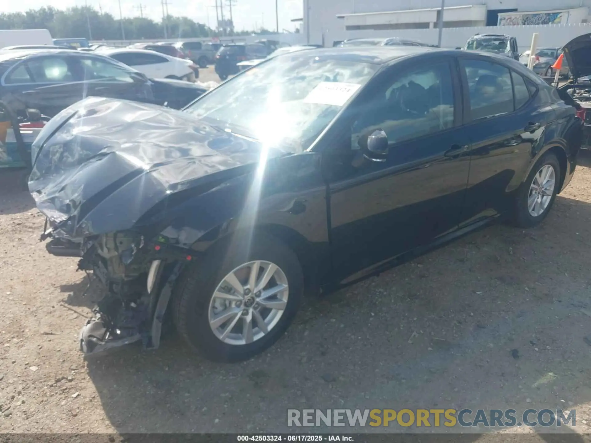 2 fotografías del automóvil dañado 4T1DAACK7SU158358 TOYOTA CAMRY 2025