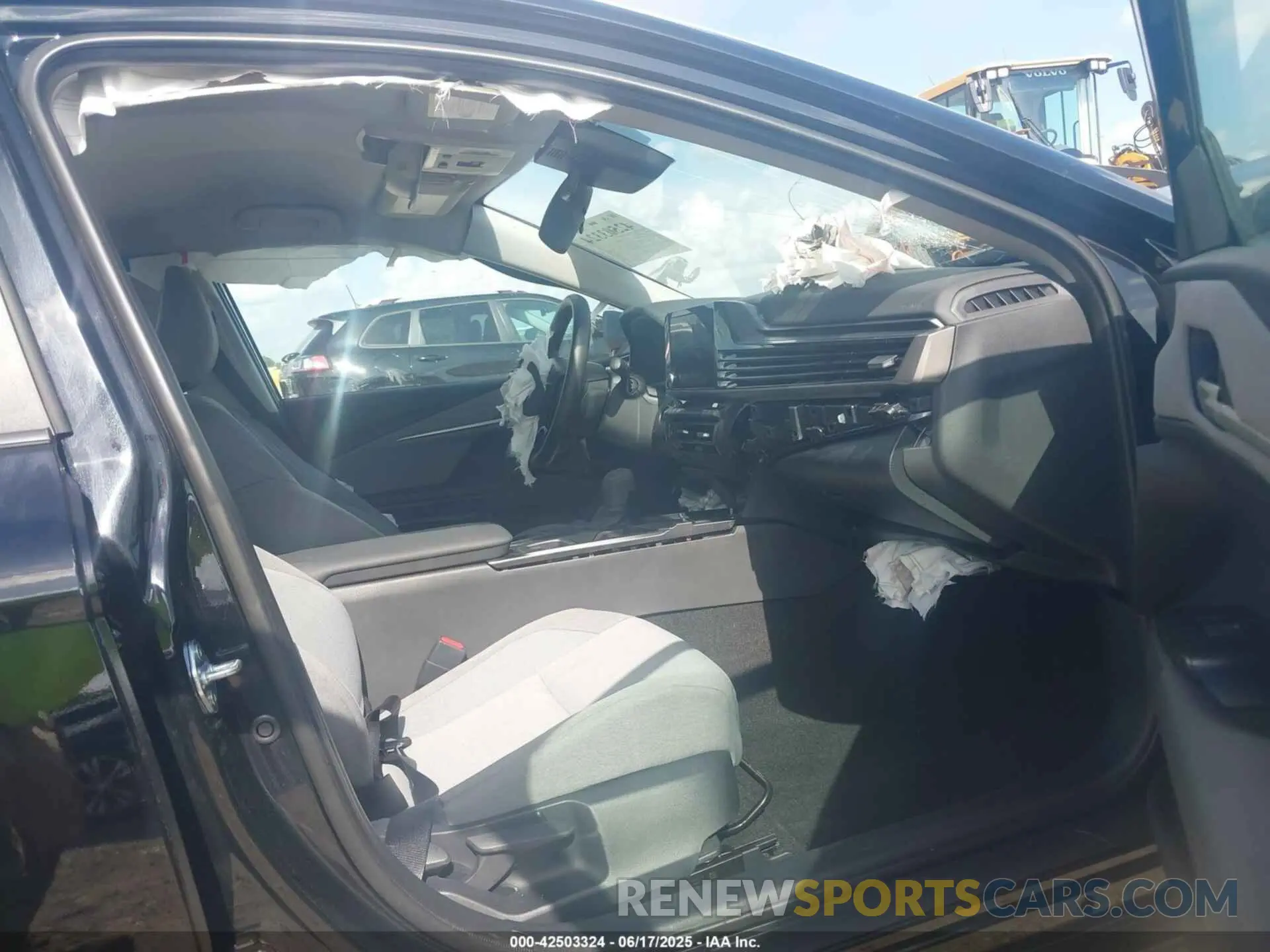 5 fotografías del automóvil dañado 4T1DAACK7SU158358 TOYOTA CAMRY 2025