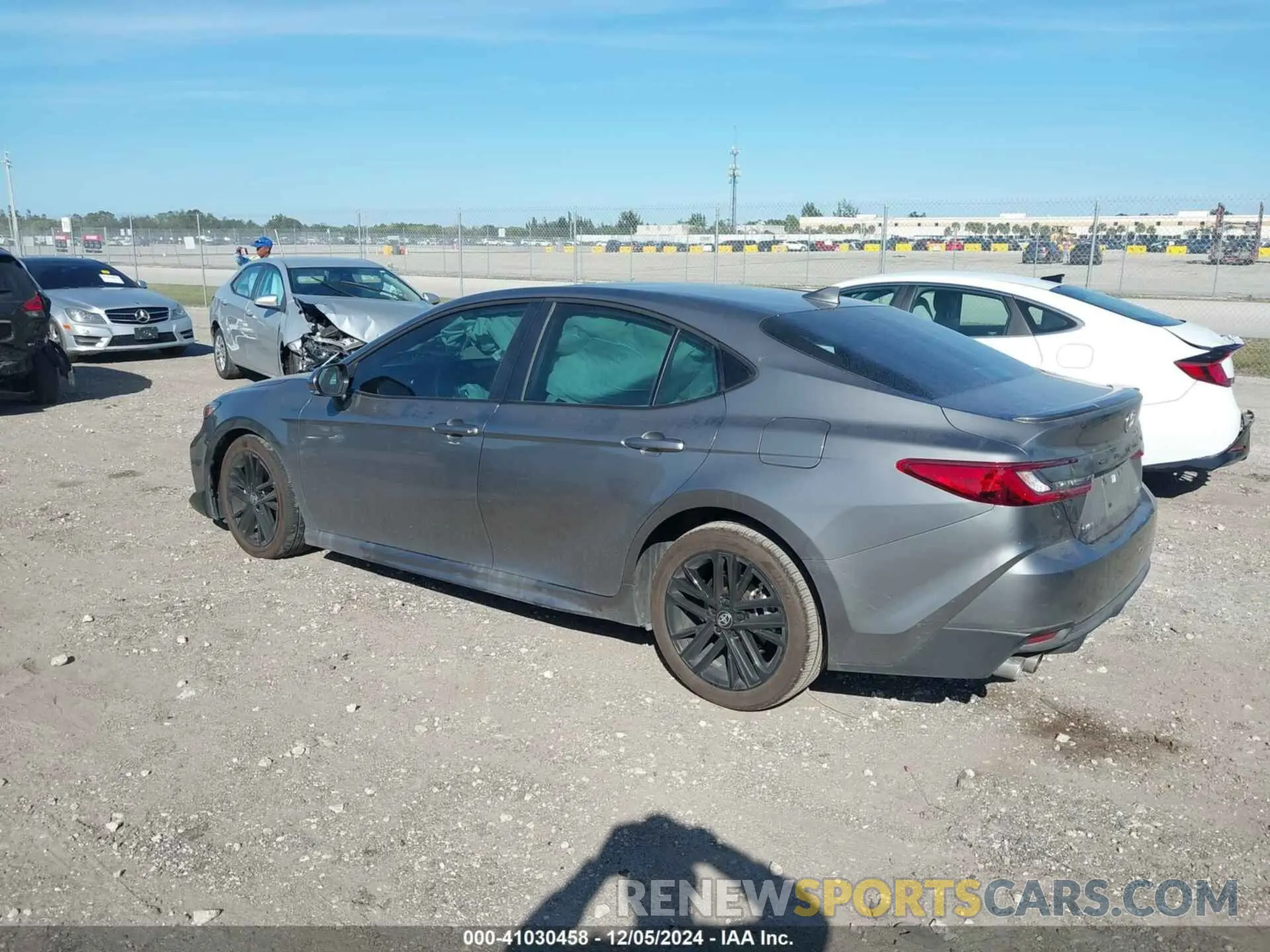 3 fotografías del automóvil dañado 4T1DAACK7SU516025 TOYOTA CAMRY 2025