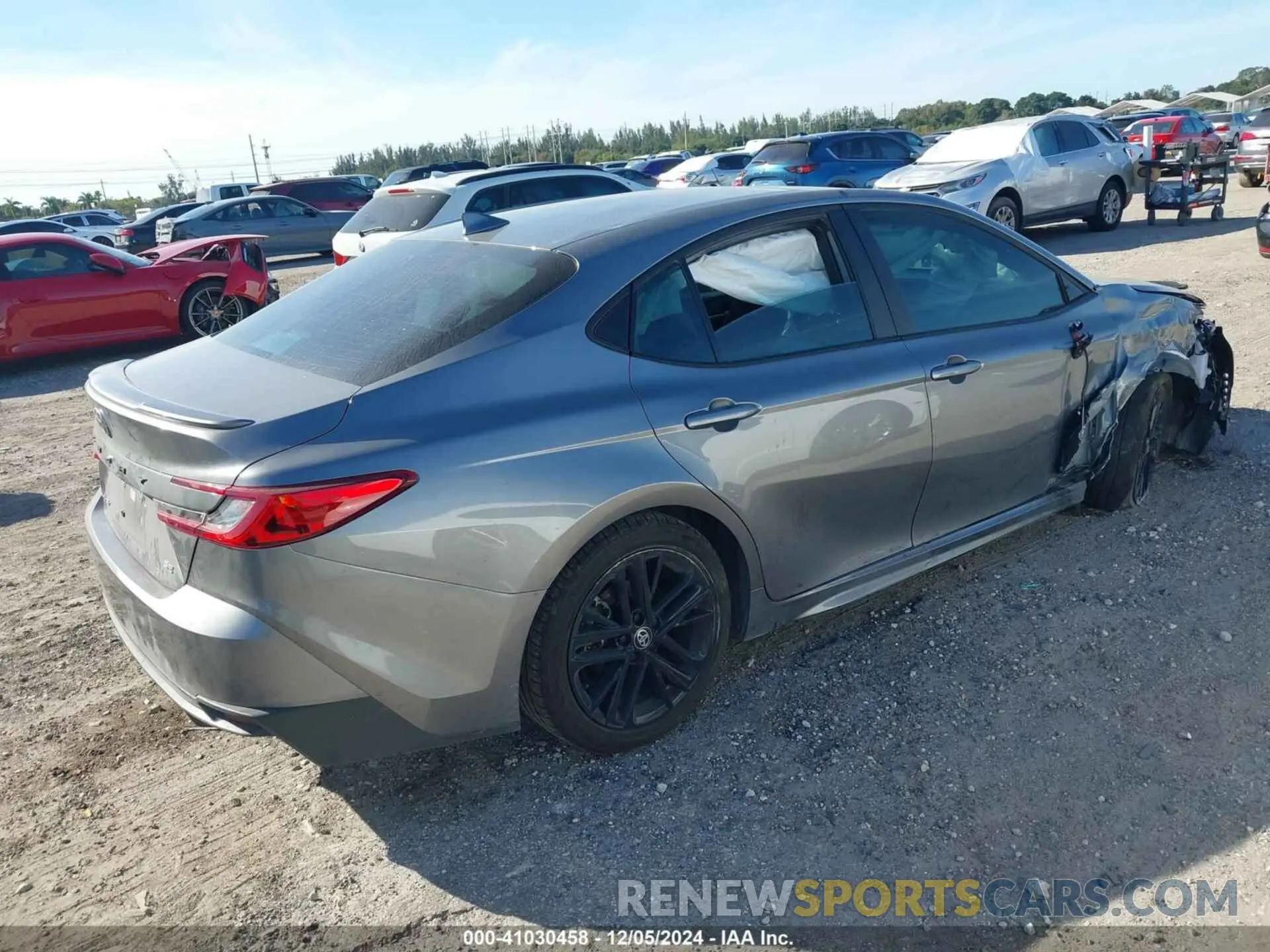 4 fotografías del automóvil dañado 4T1DAACK7SU516025 TOYOTA CAMRY 2025