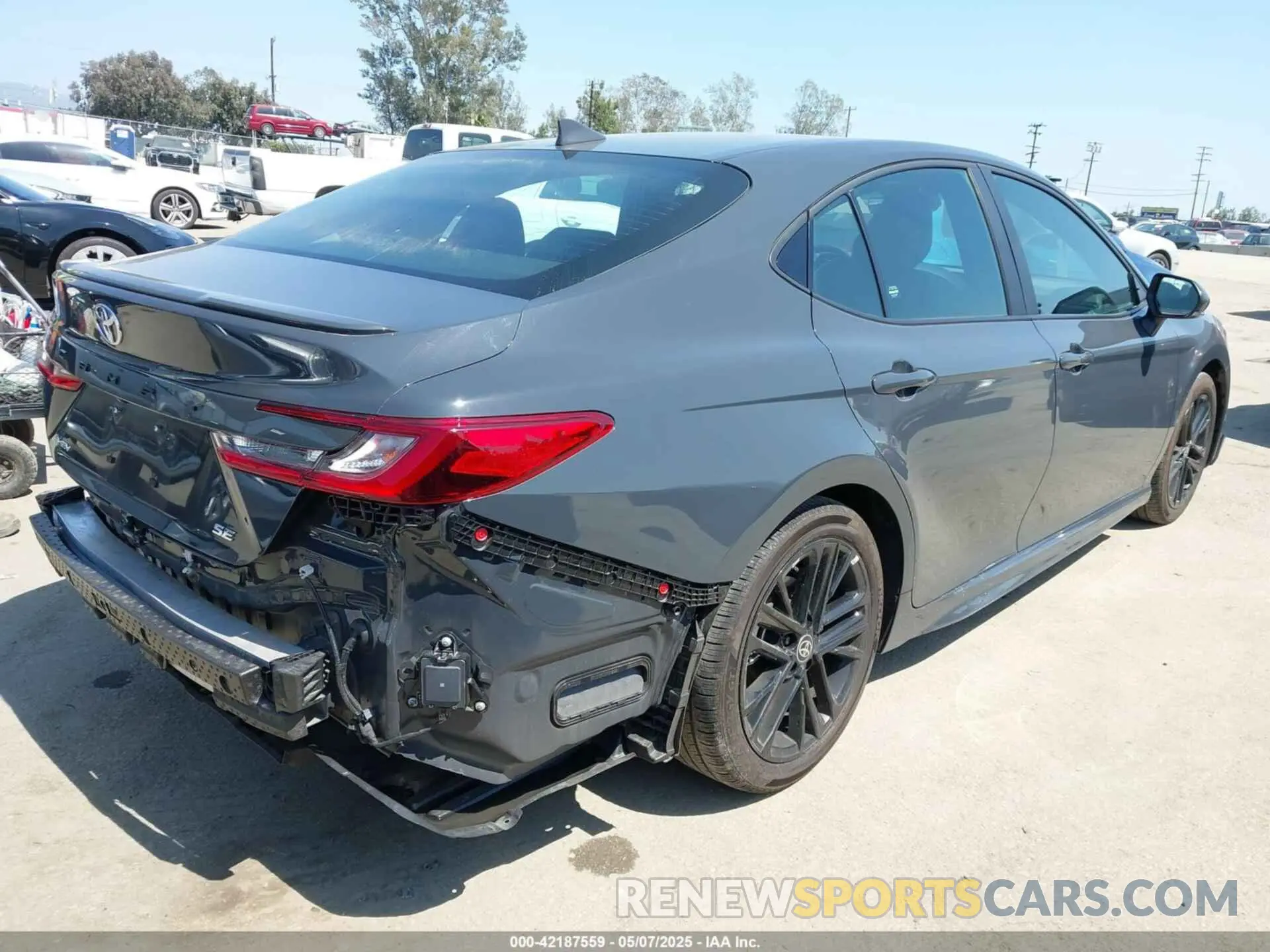 4 fotografías del automóvil dañado 4T1DAACK7SU531768 TOYOTA CAMRY 2025